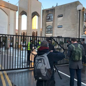 Mann knivstukket i moské i London