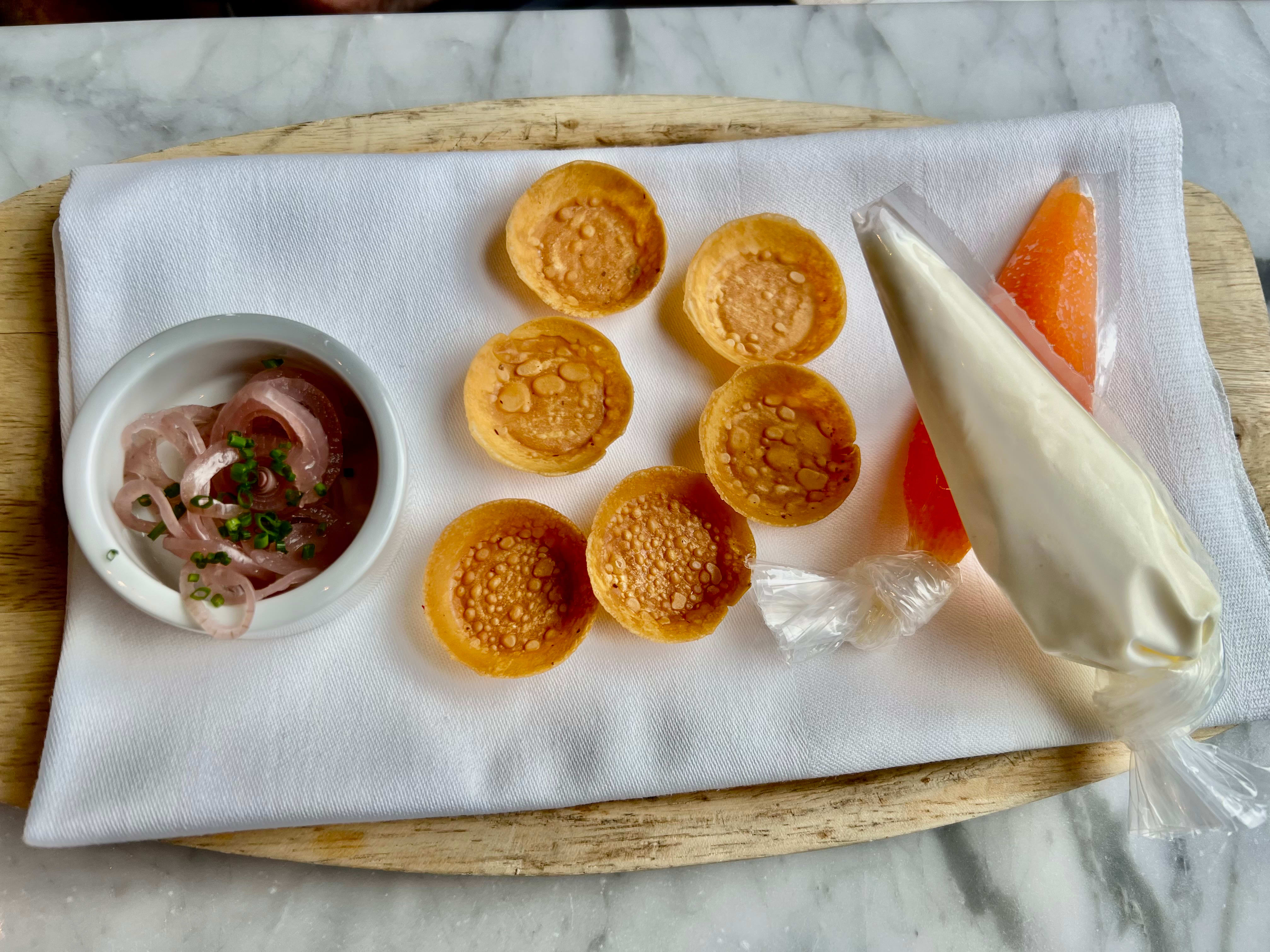 Morsom måte å servere løyrom på. 