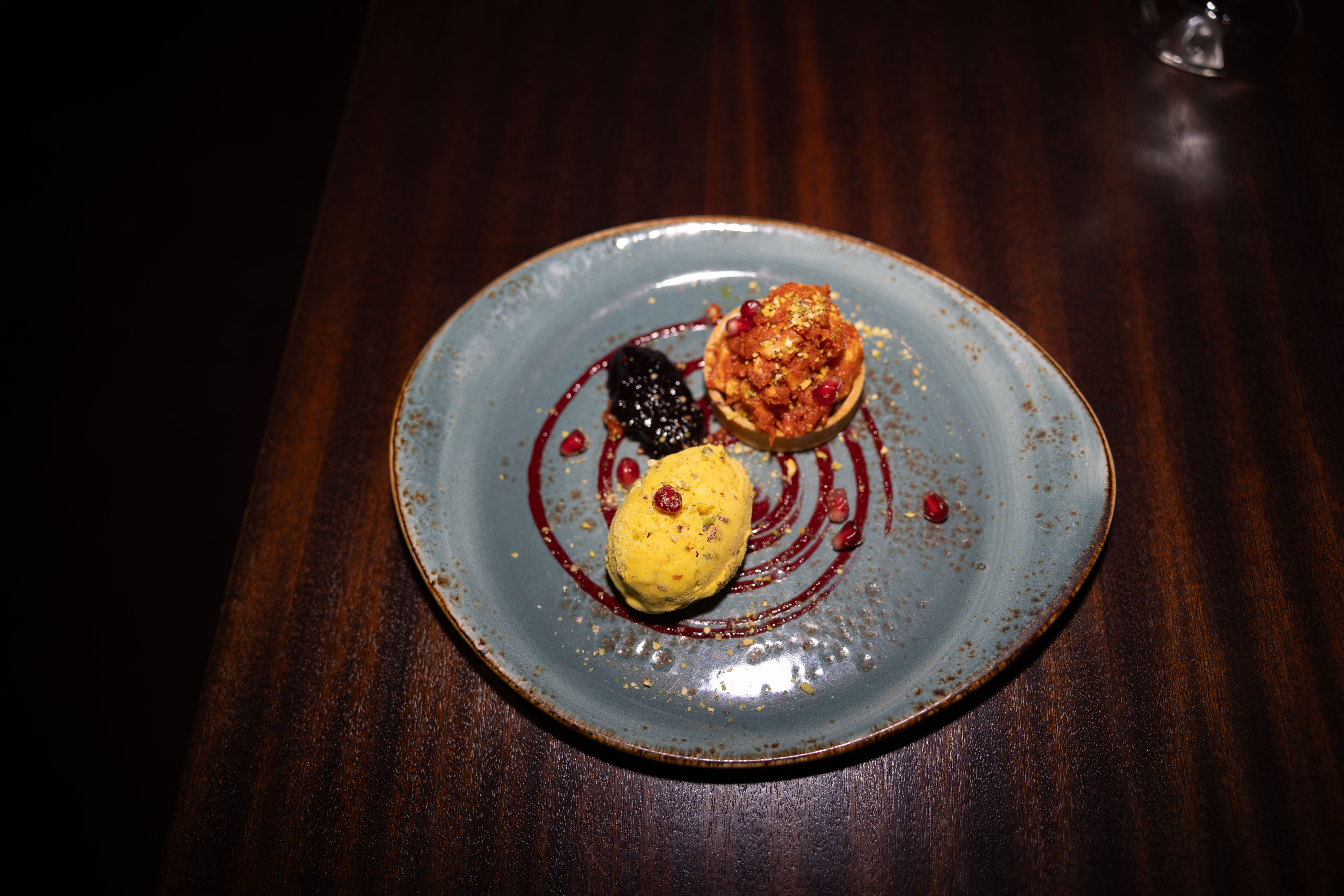 Deilig dessert med fudgy carrot og pistasjis. 