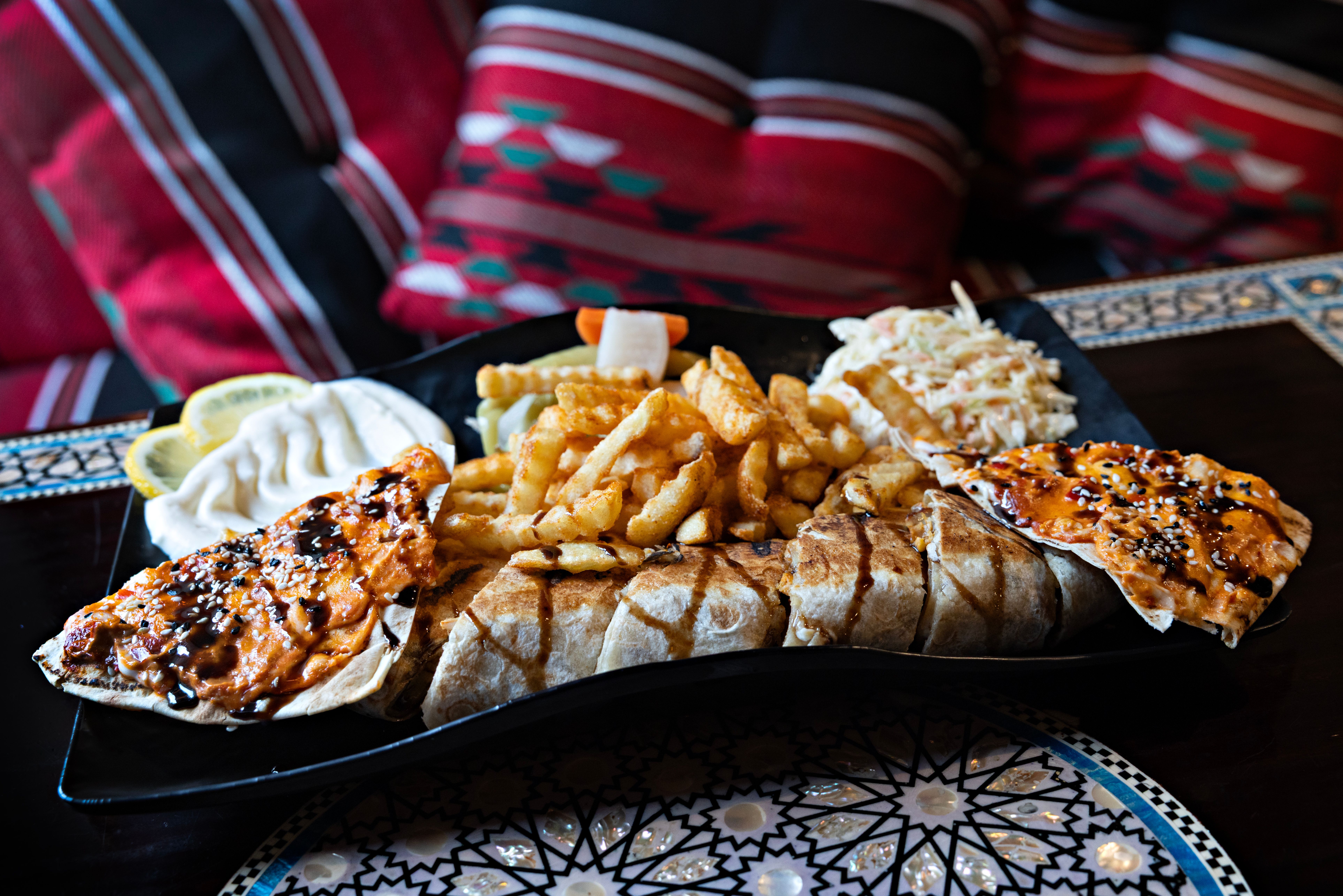 Måltidets høydepunkt er kyllingshawarmaen.