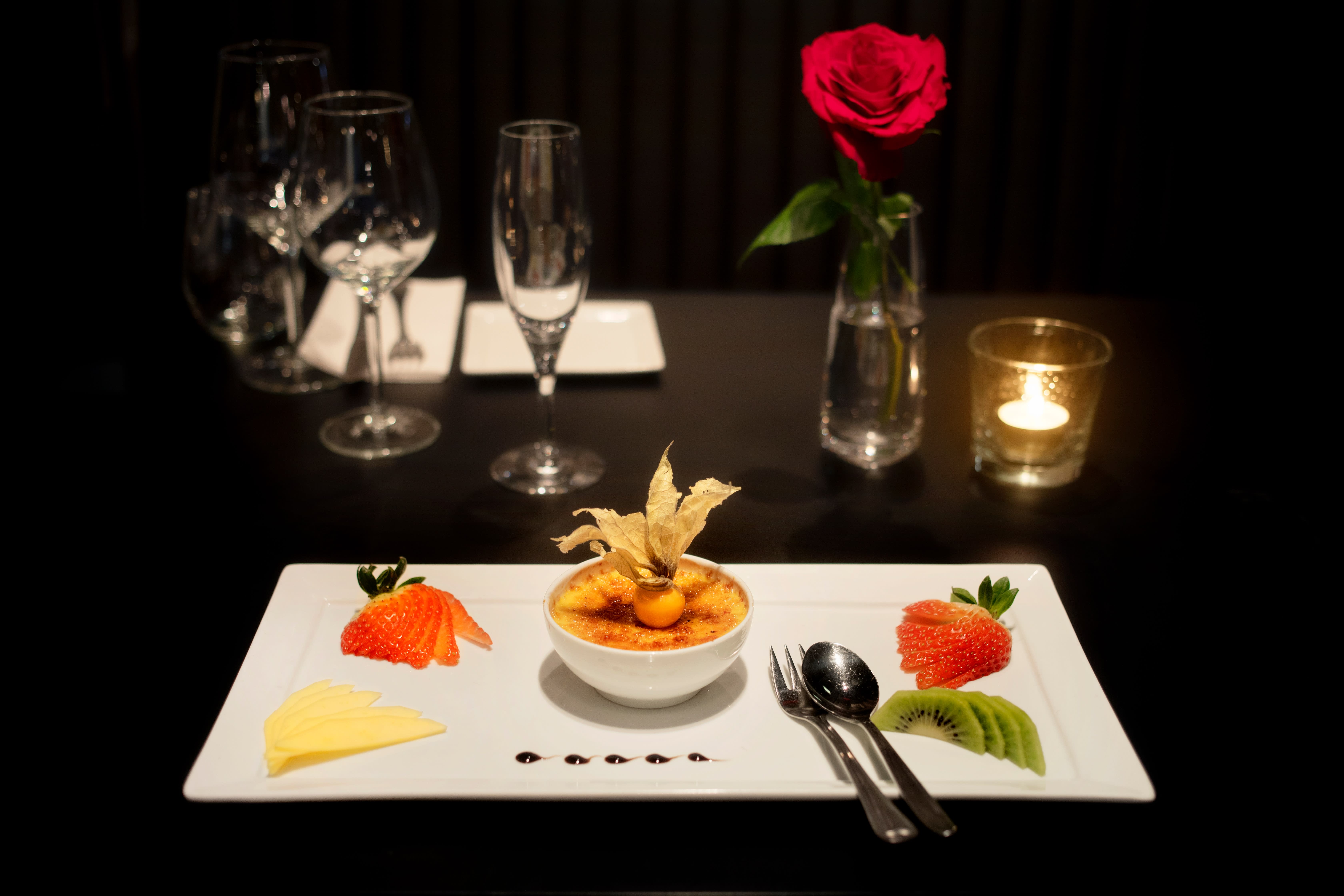 Crème brûlée med pasjonsfrukt.