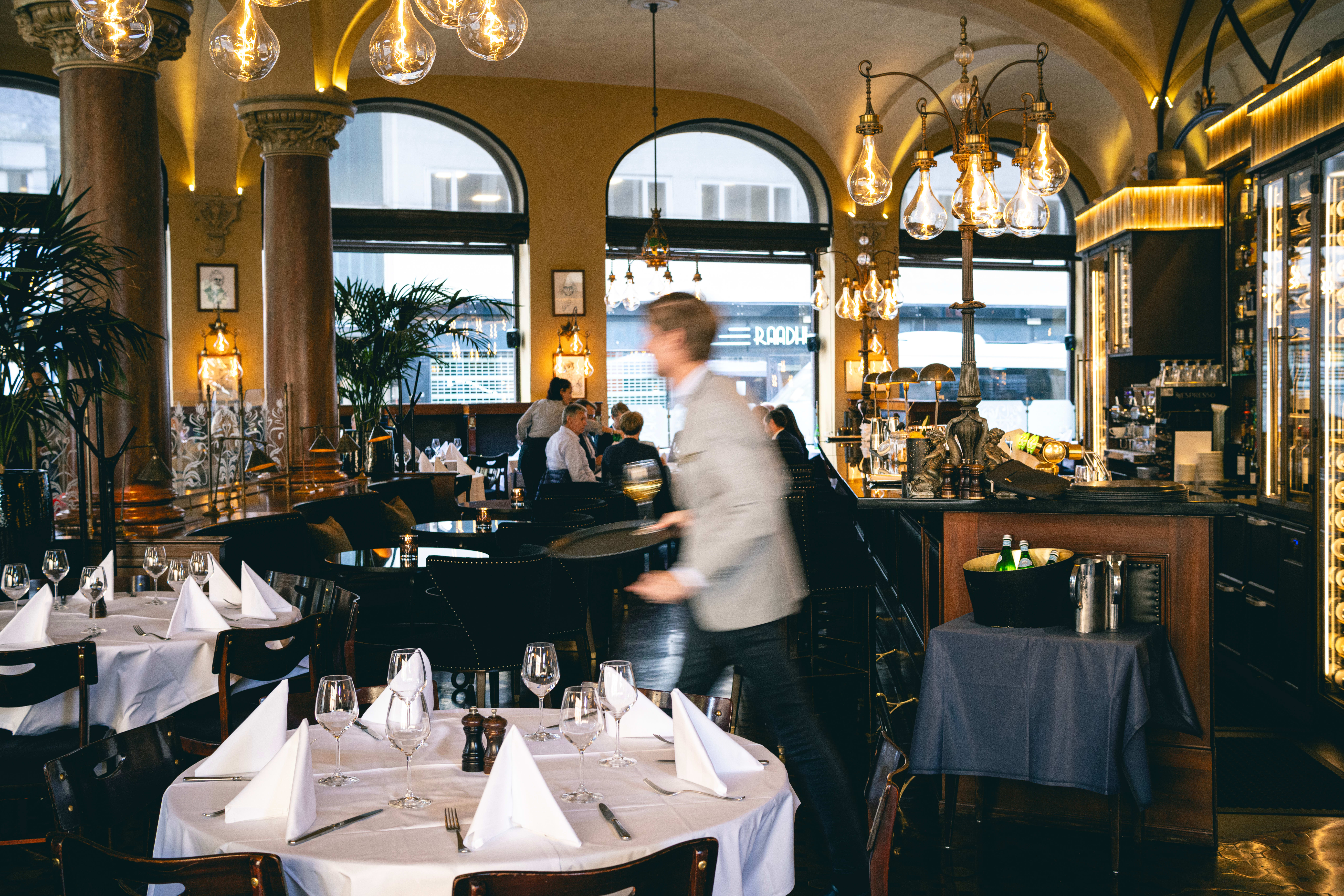 Vi legger gjerne middagen til et av byens hoteller