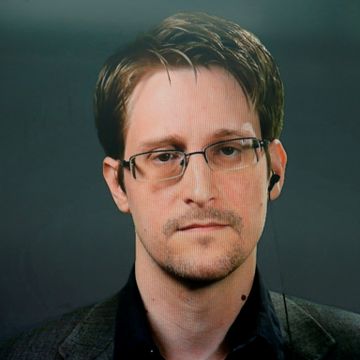 USA saksøker Snowden og krever pengene av boksalget 