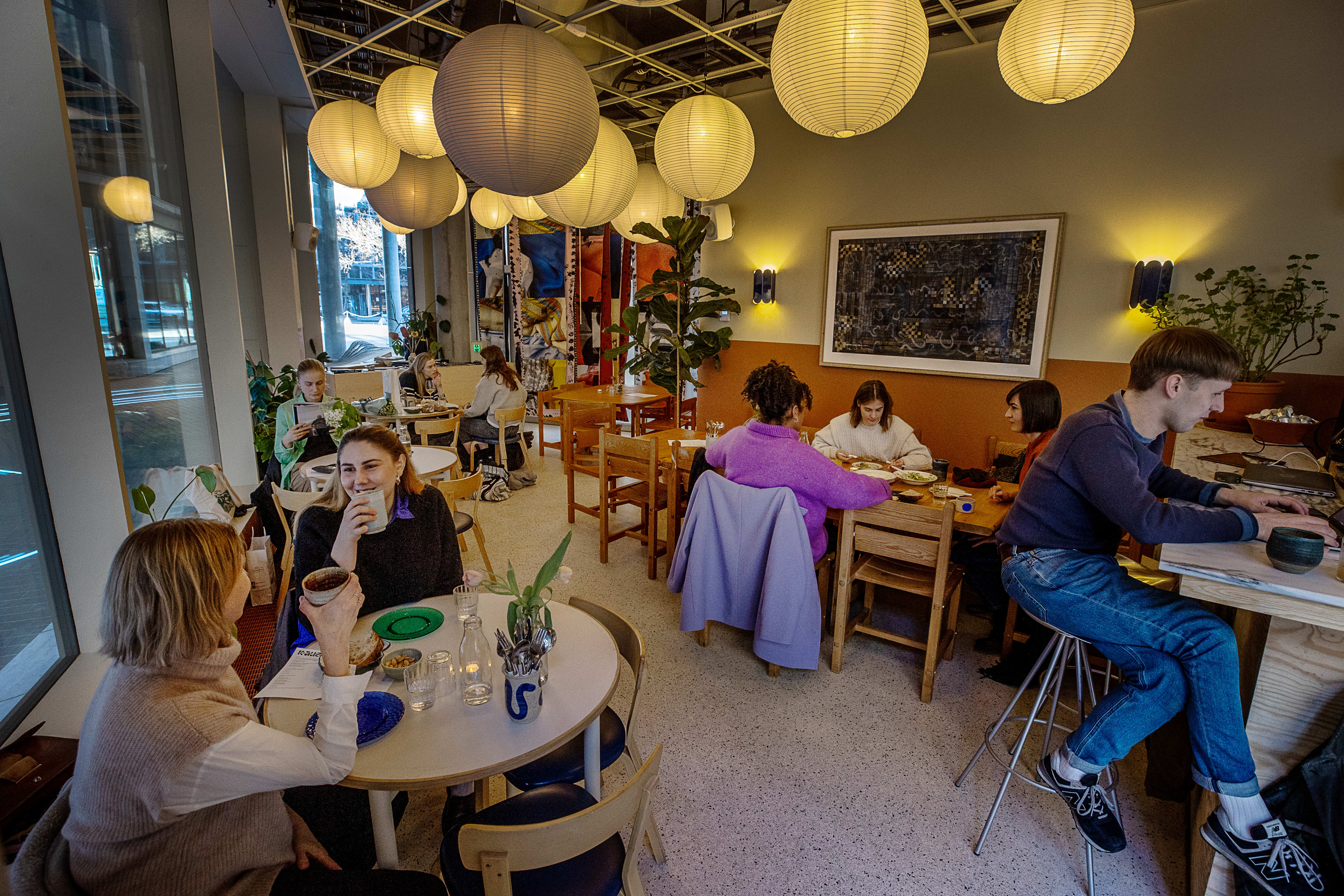 Esben Holmboe Bangs Kafeteria August har trukket mange mennesker til Tullinløkka. 