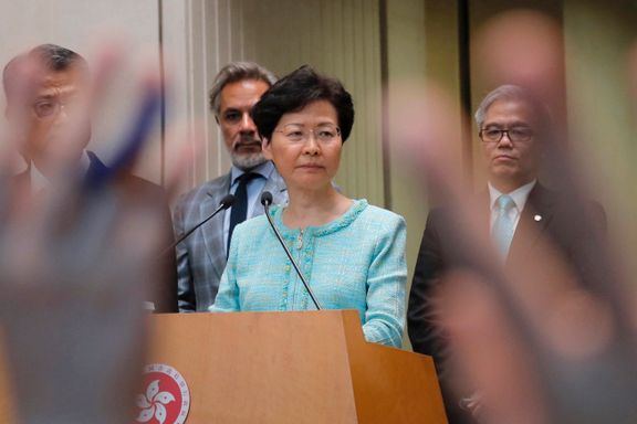 Hongkongs politiske leder advarer voldelige demonstranter