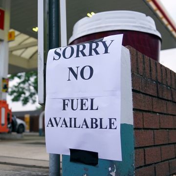 Britisk bensinpanikk: Fryser lov for å fylle tomme pumper