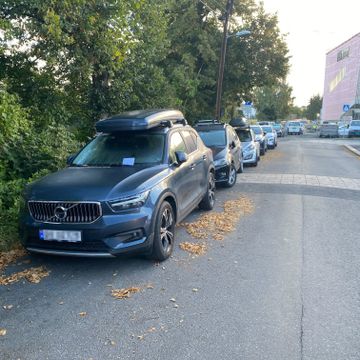Tappet luft ut av dekk på SUV-er i Oslo og la igjen lapp
