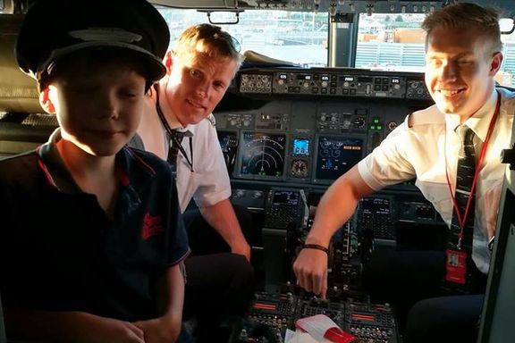 Niåringen var livredd for å fly, da reddet kabinpersonalet og kapteinen ferieturen