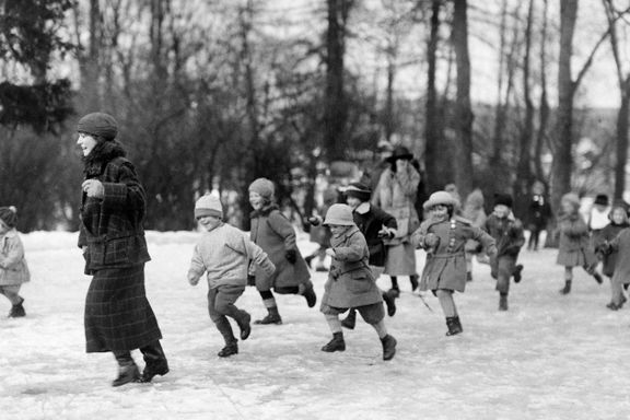 Norges første parktante Vera Hansen inspirerte sine smårollinger til vilter lek i Frognerparken