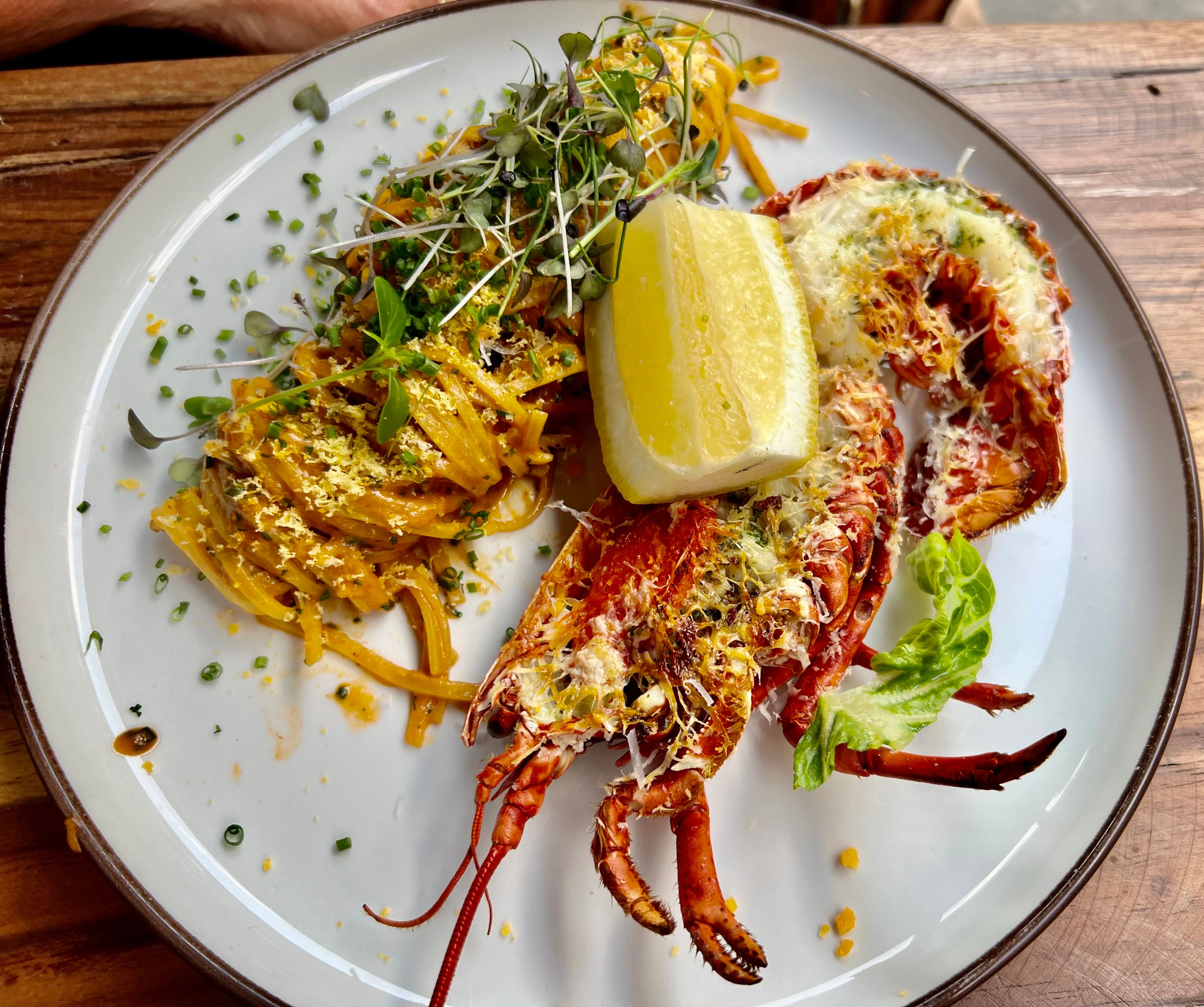 Hummer og pasta på Jimmy’s.