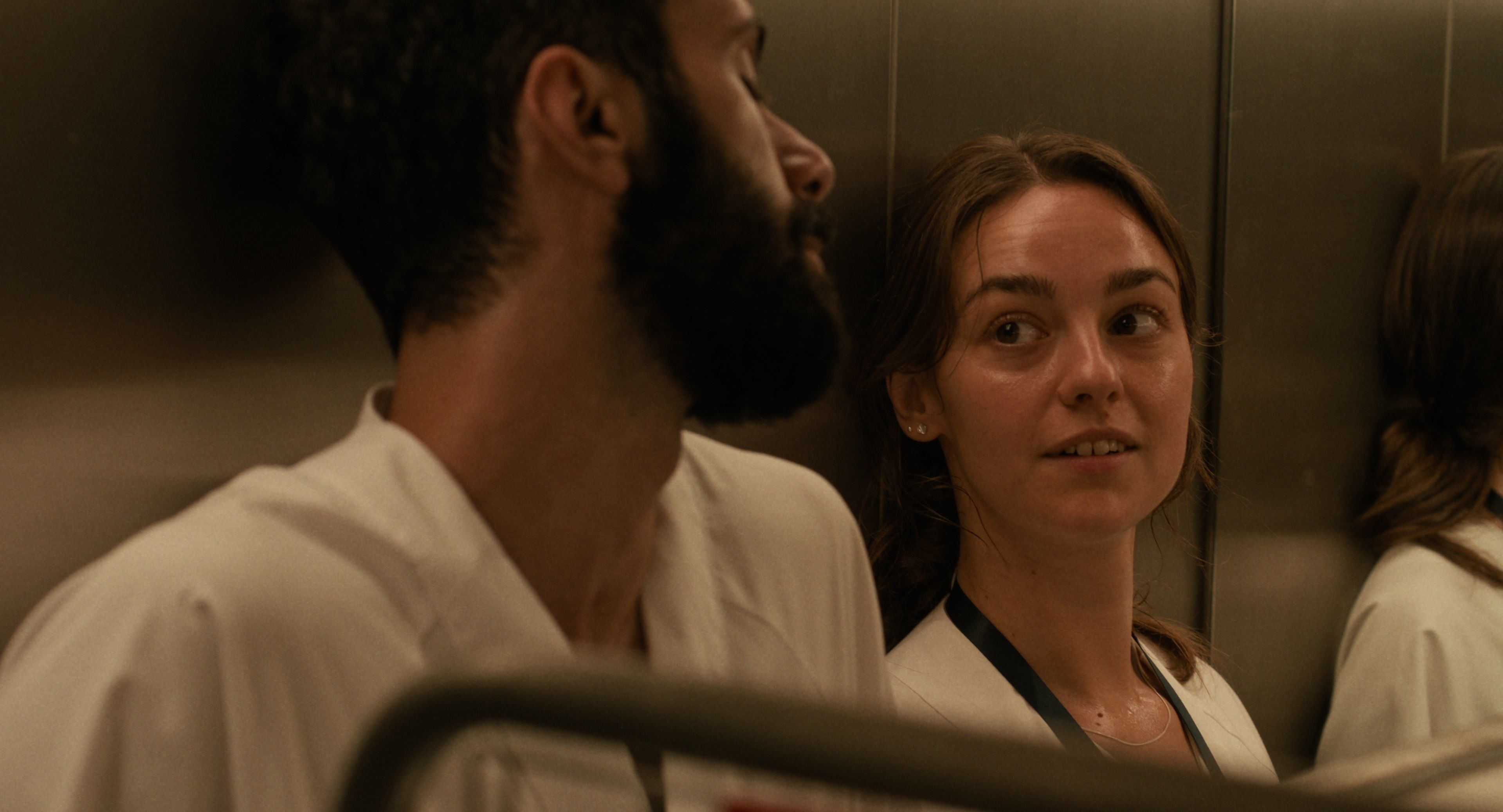 Elpida Stojcevska spiller Petra, usikker og flink ung lege i «Lis». 