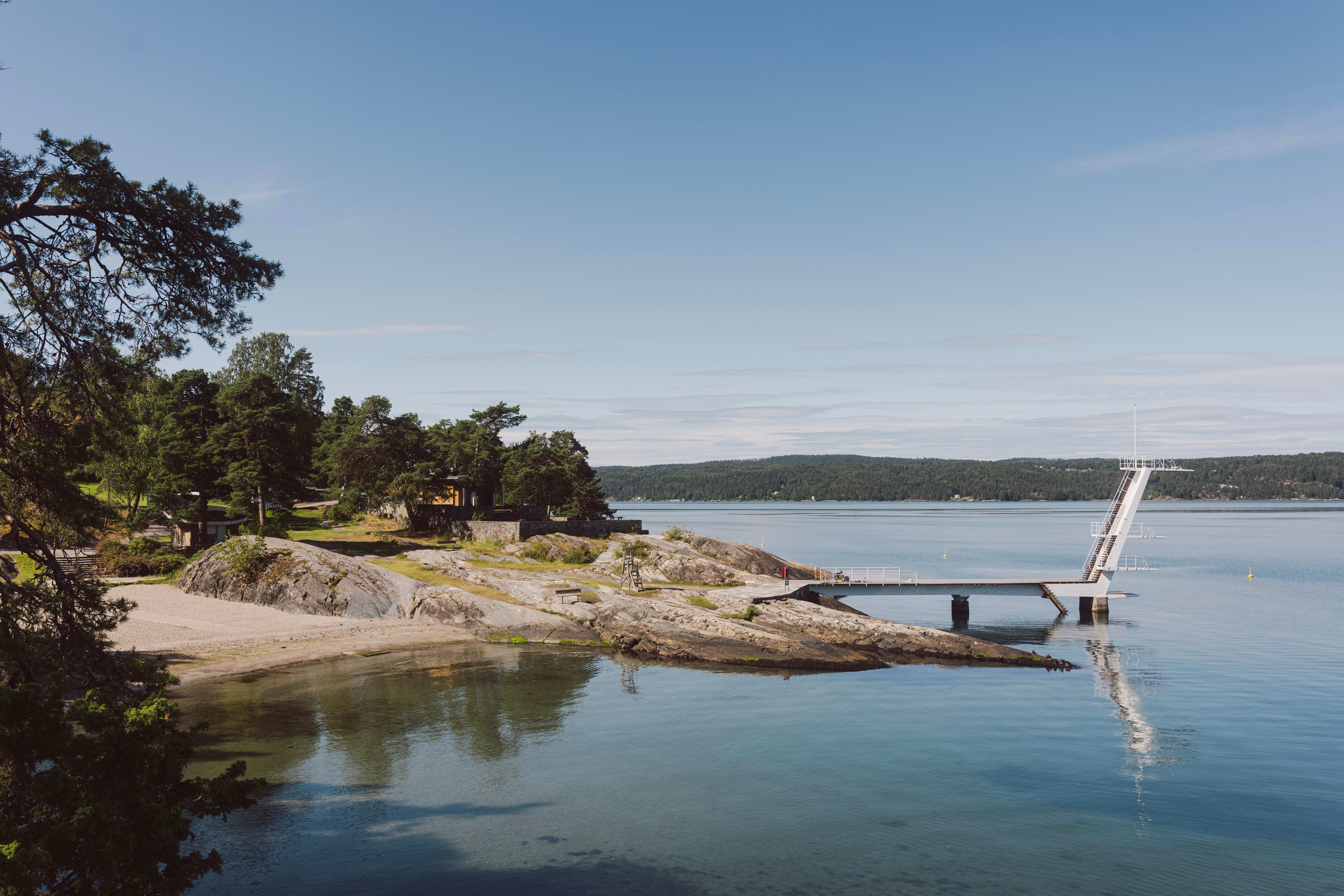 Ingierstrand bad en fredag formiddag i starten av juli. 