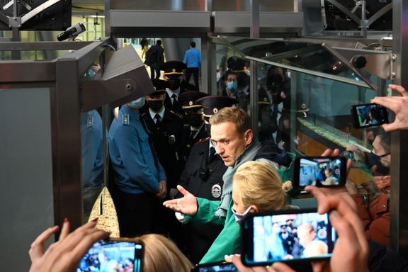 Navalnyj pågrepet etter landing i Moskva. Russland får internasjonal kritikk.