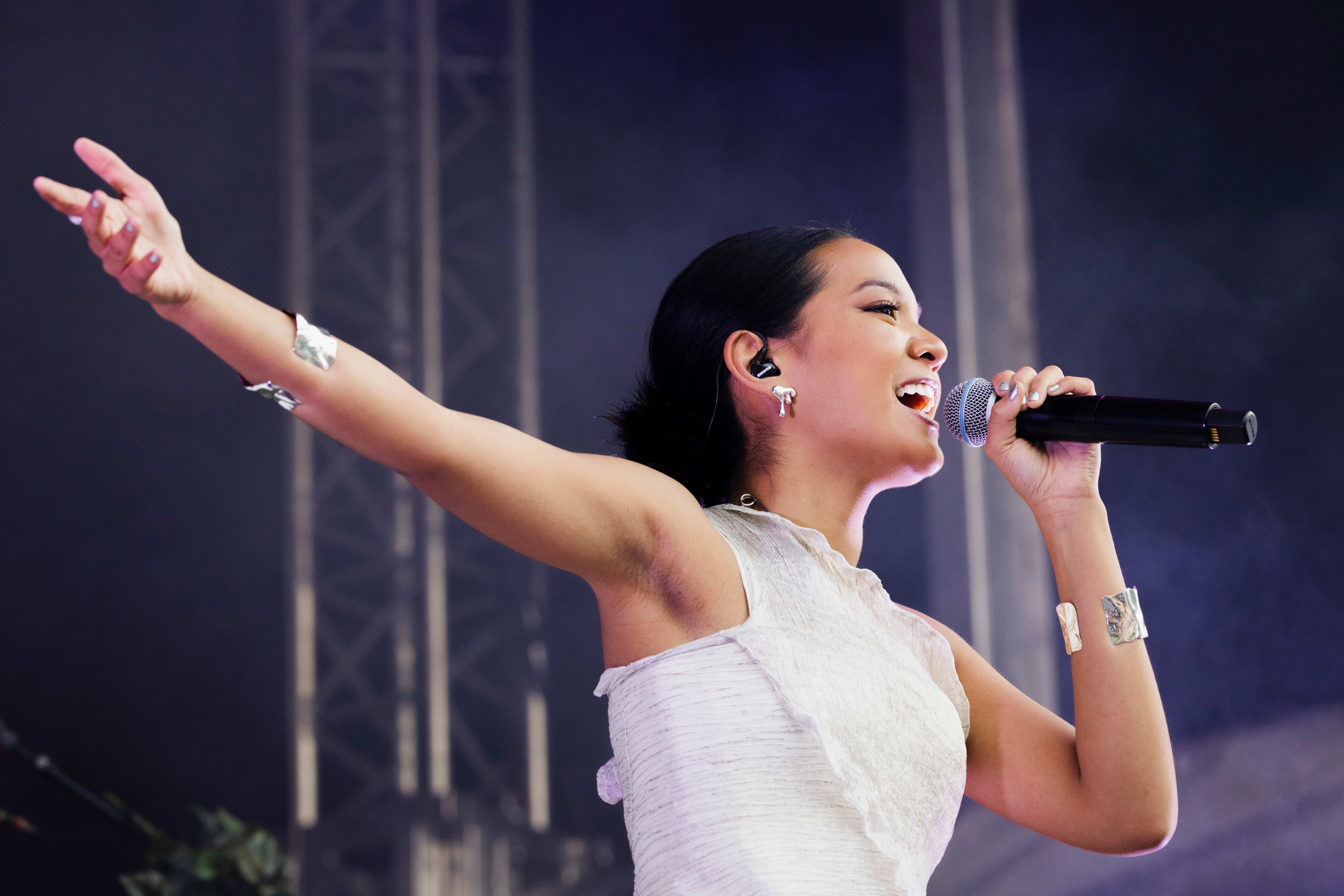 Hillari på Øyafestivalen i 2023.