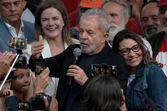 Brasils ekspresident Lula møtt av jublende folkmengde