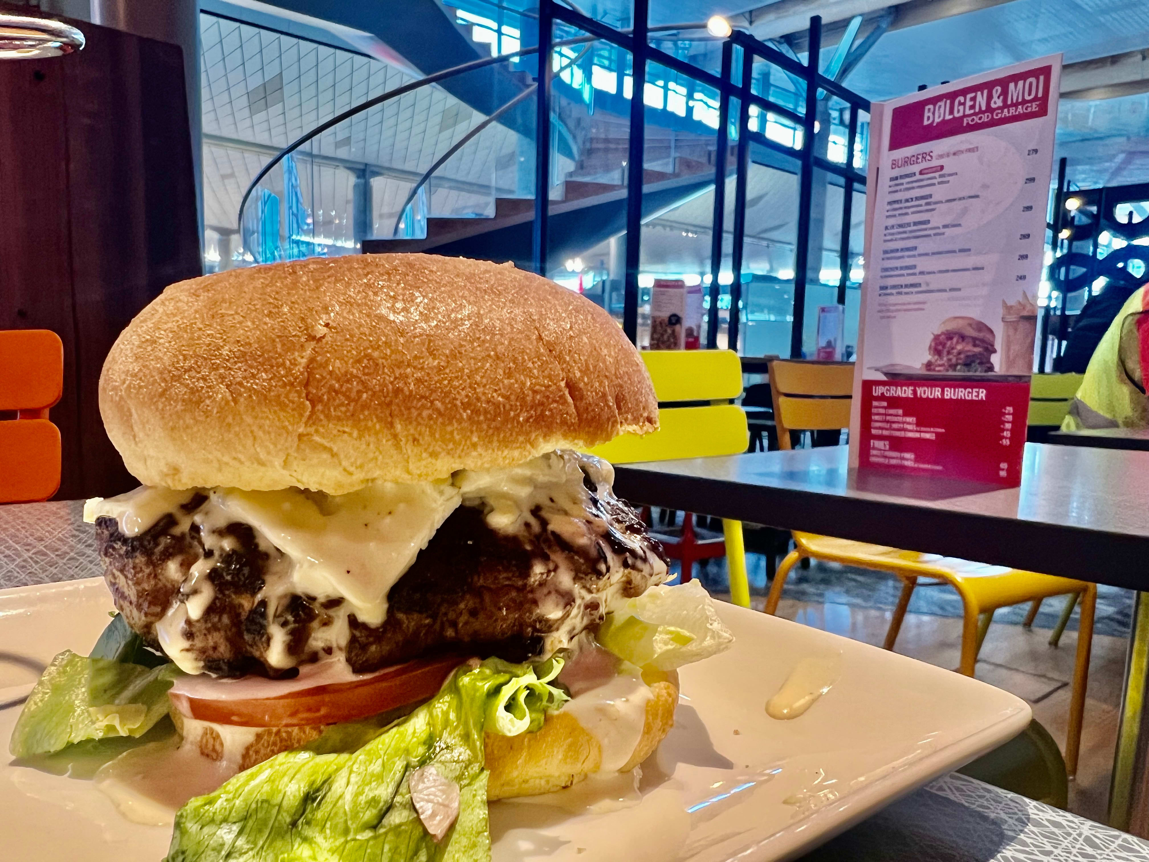 Test av alle 20 spisesteder og restauranter i avgangshallene på Gardermoen: Her finner du den beste maten