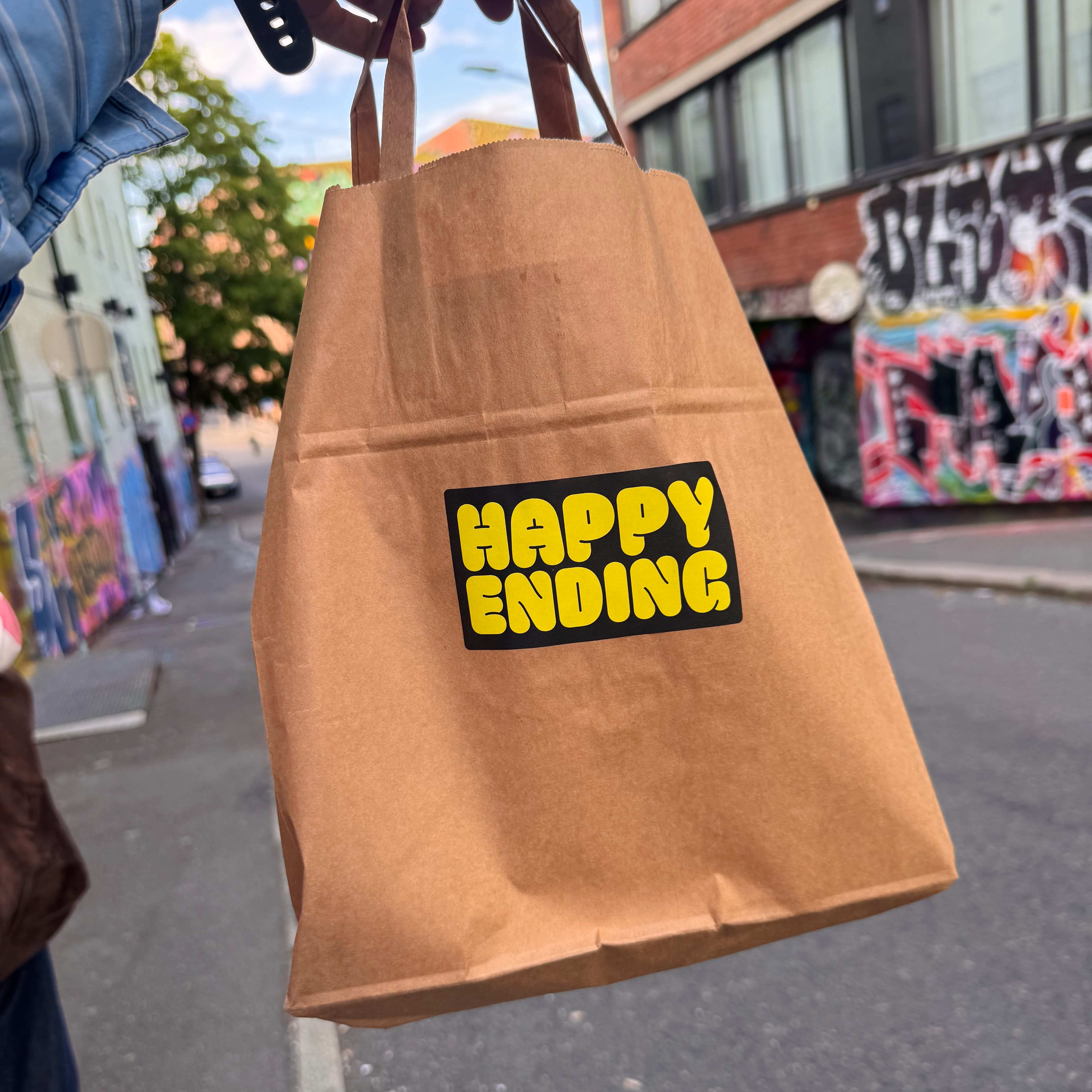 Ta deg en venteøl i baren.