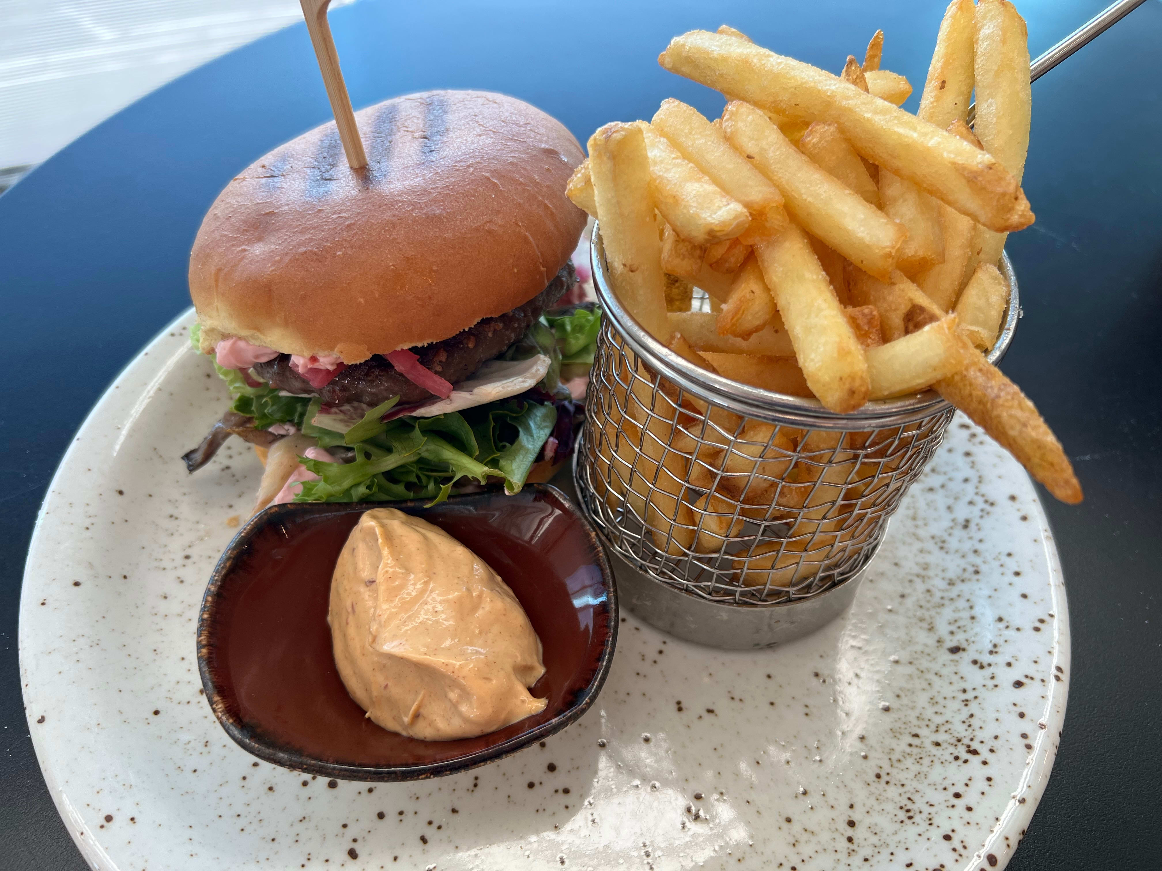 Test av alle 20 spisesteder og restauranter i avgangshallene på Gardermoen: Her finner du den beste maten