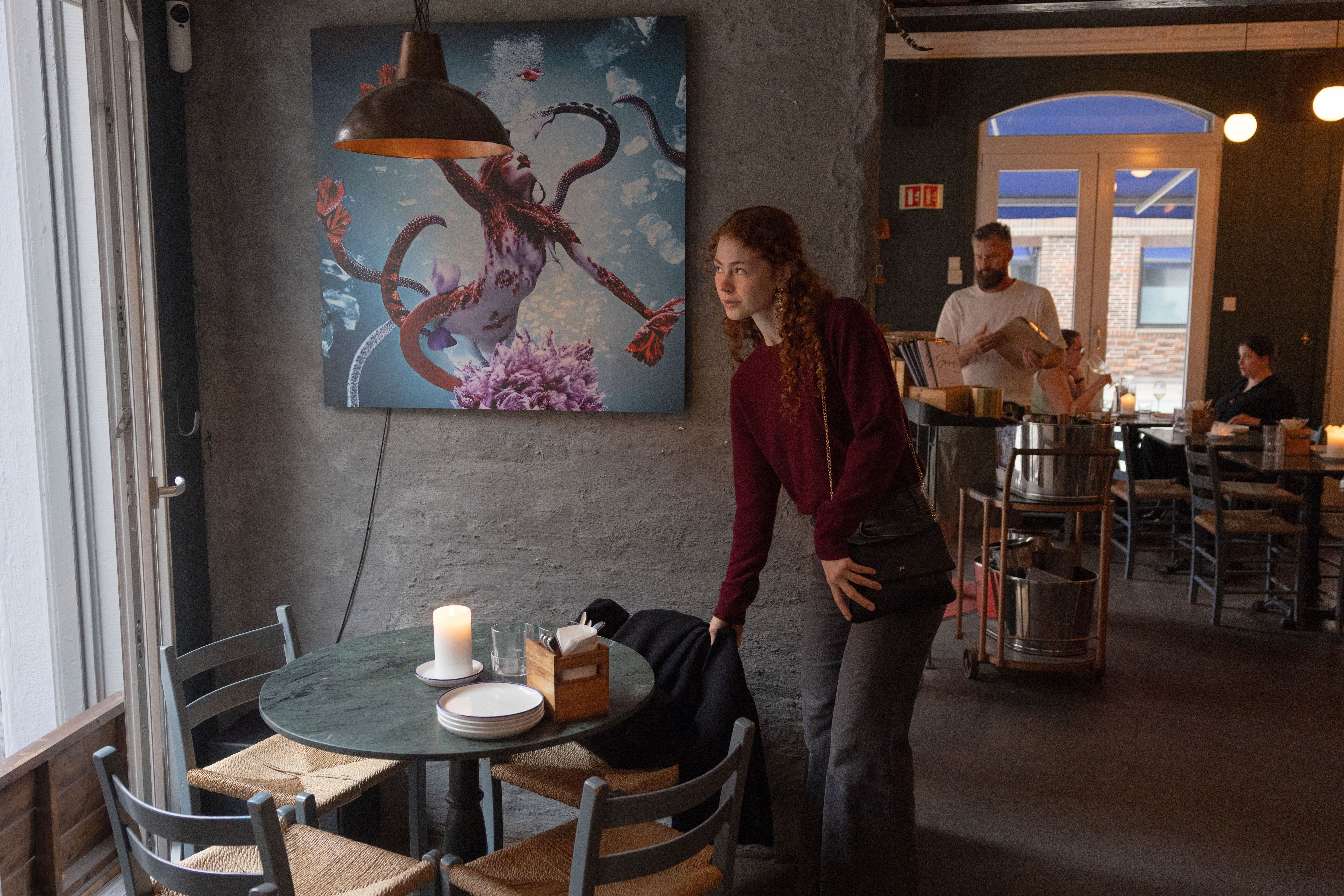 Ellen Aabol finner aller helst en restaurant som er koselig og lun. Hun sitter helst i et hjørne der hun kan gjemme seg litt.