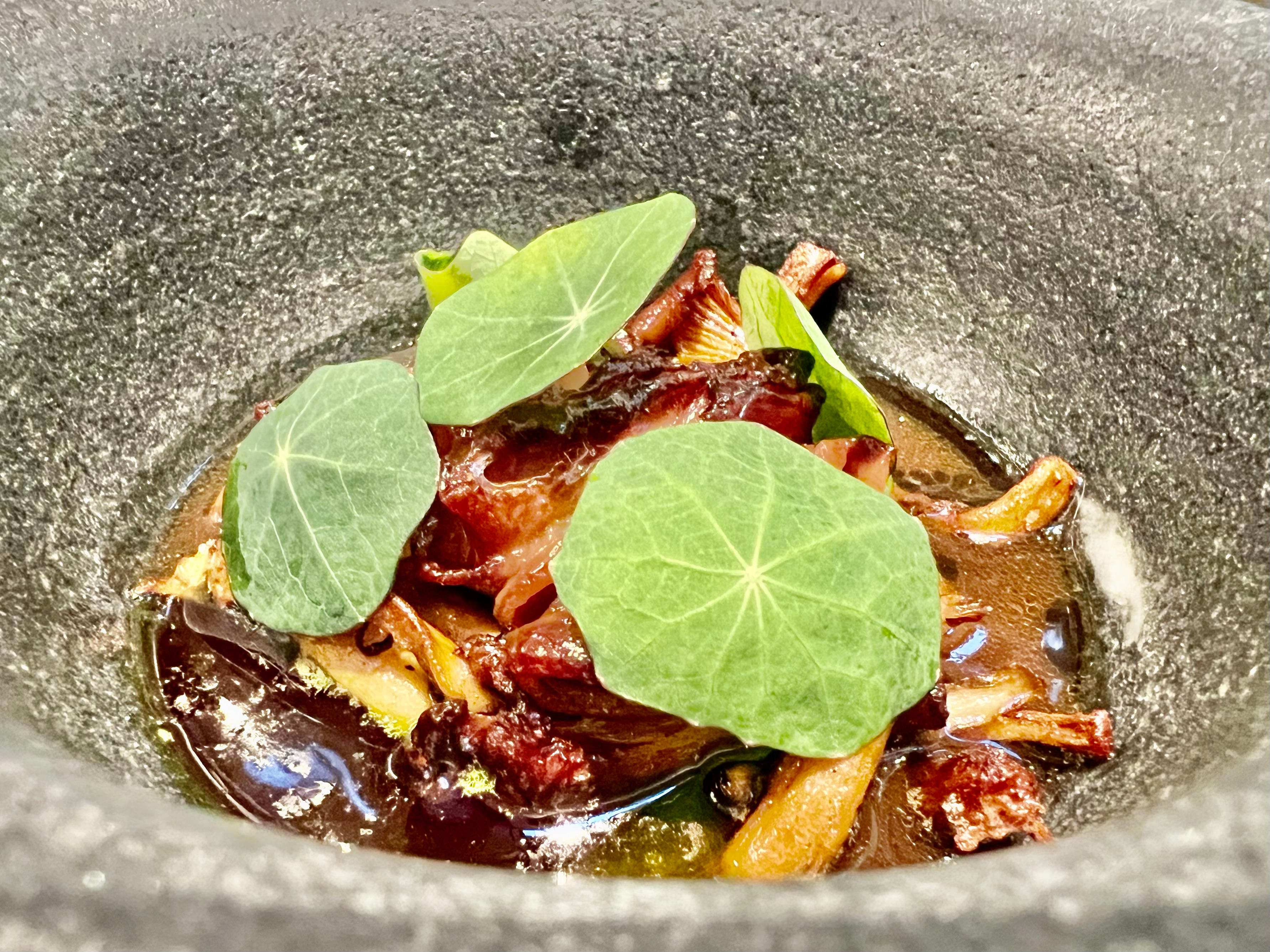 Innertier med tunge og sopp. 