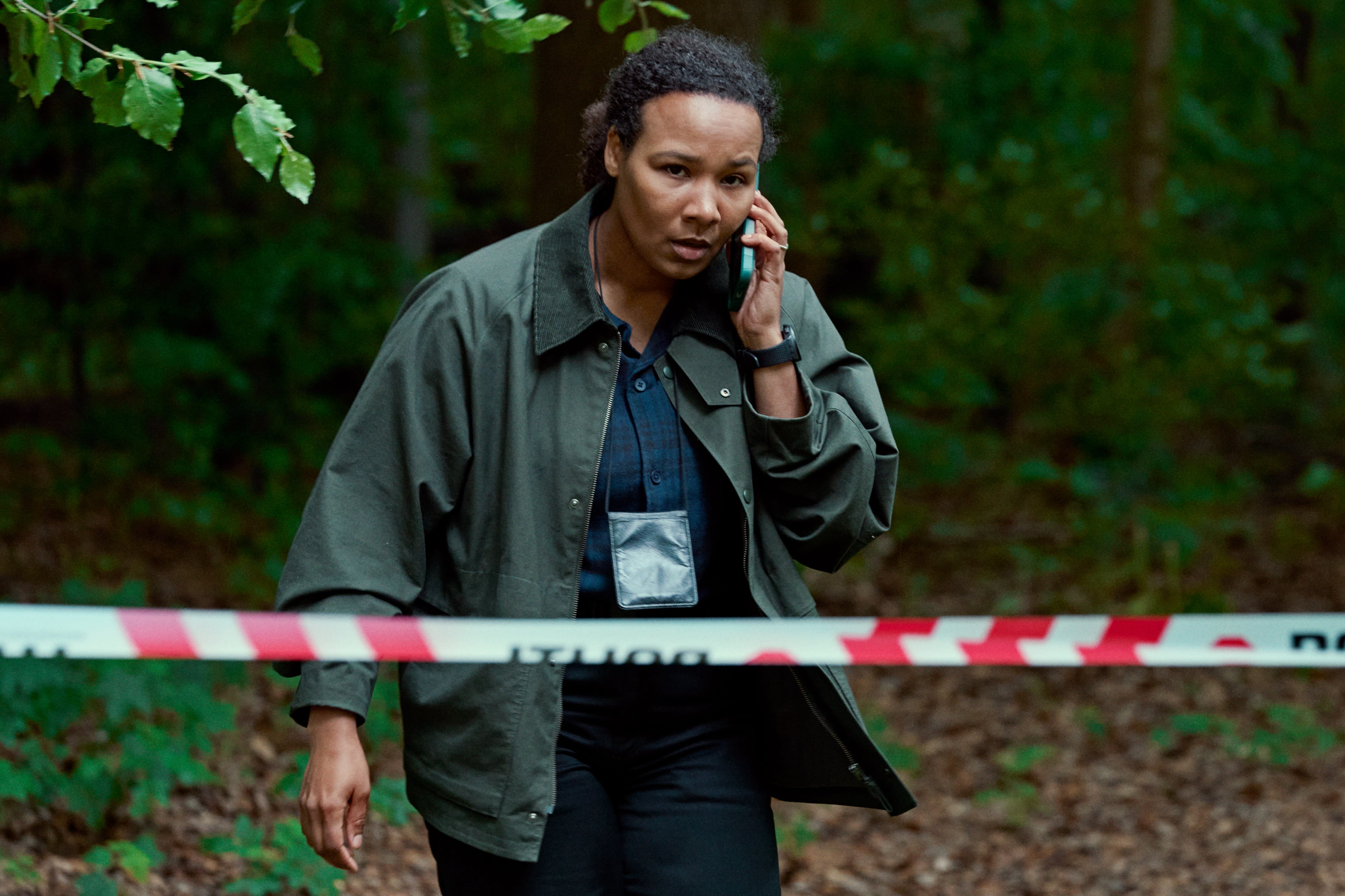 Politietterforsker Aicha (Sara Fanta Traore) nøster i Rubys forsvinning.