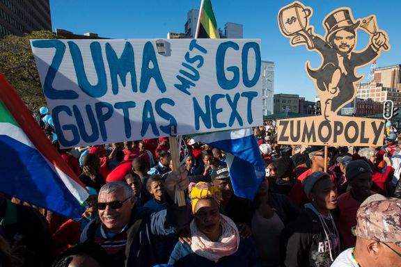 Familiebånd, lekkasjer og et bryllup: Sør-Afrika rystes av korrupsjonsskandale. 