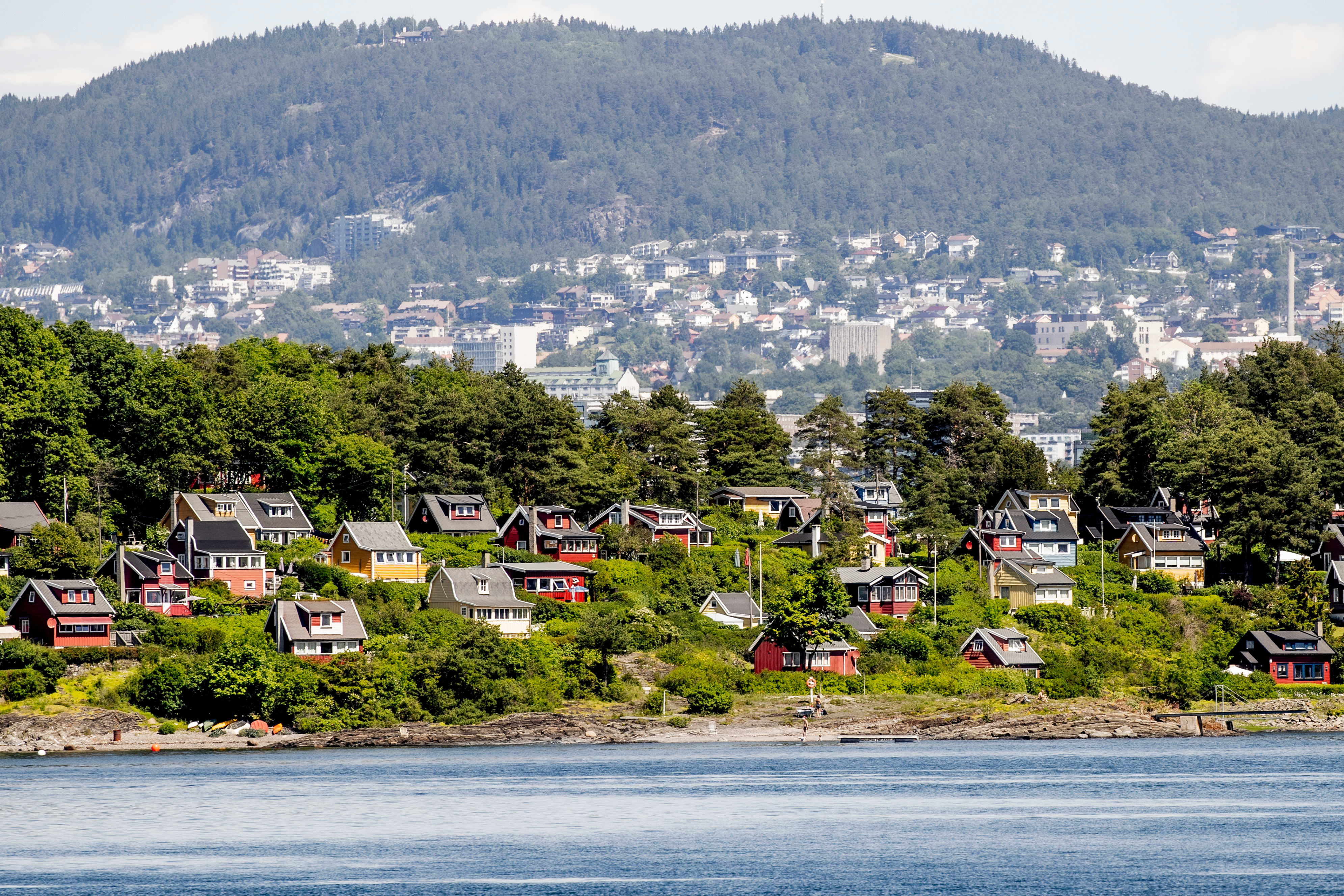 Her ser du Bleikøya. En annen liten hytteøy, en knapp kilometer lang.