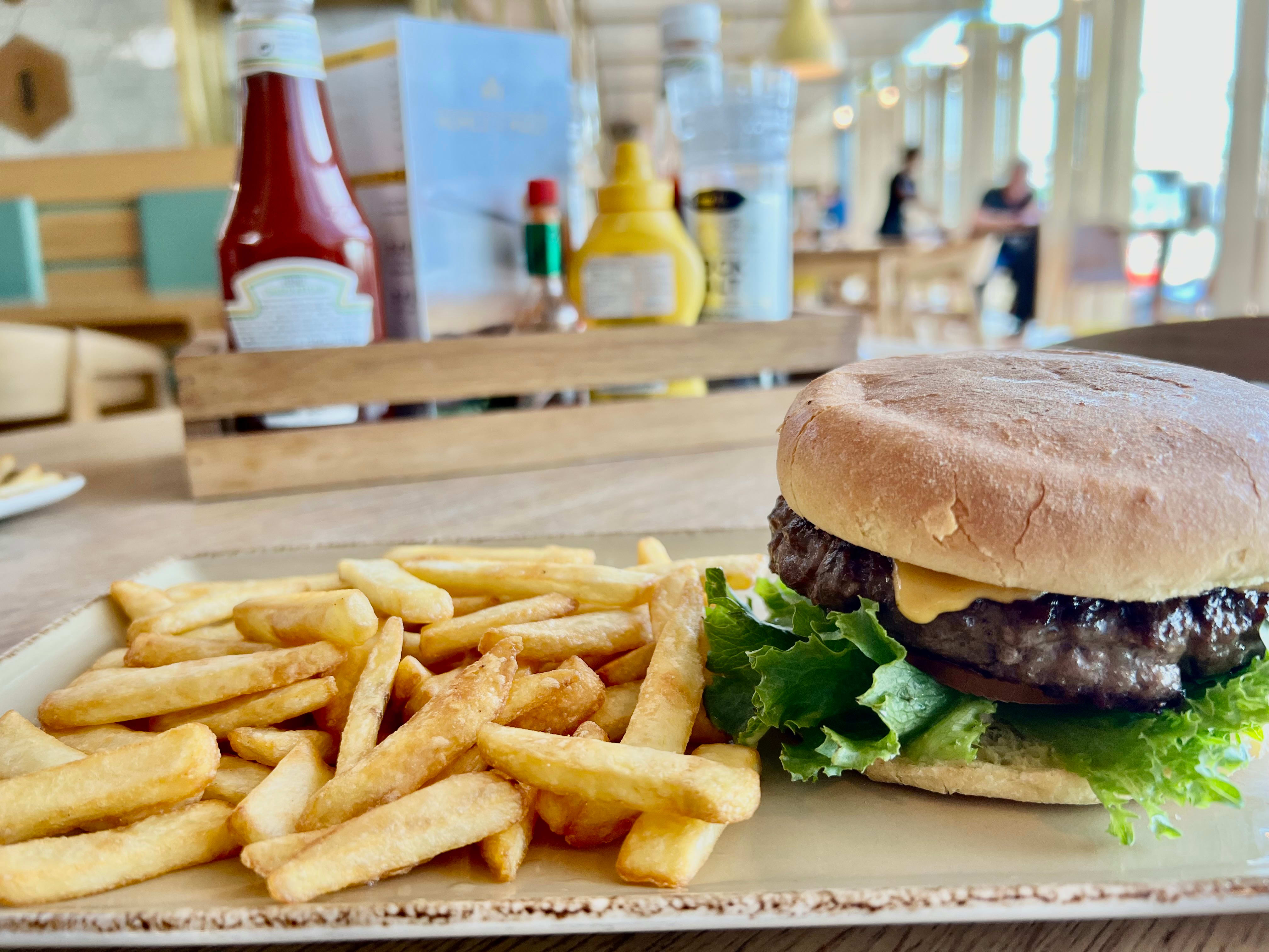 Test av alle 20 spisesteder og restauranter i avgangshallene på Gardermoen: Her finner du den beste maten