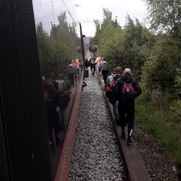 Bever stoppet tog - 15 passasjerer evakuert