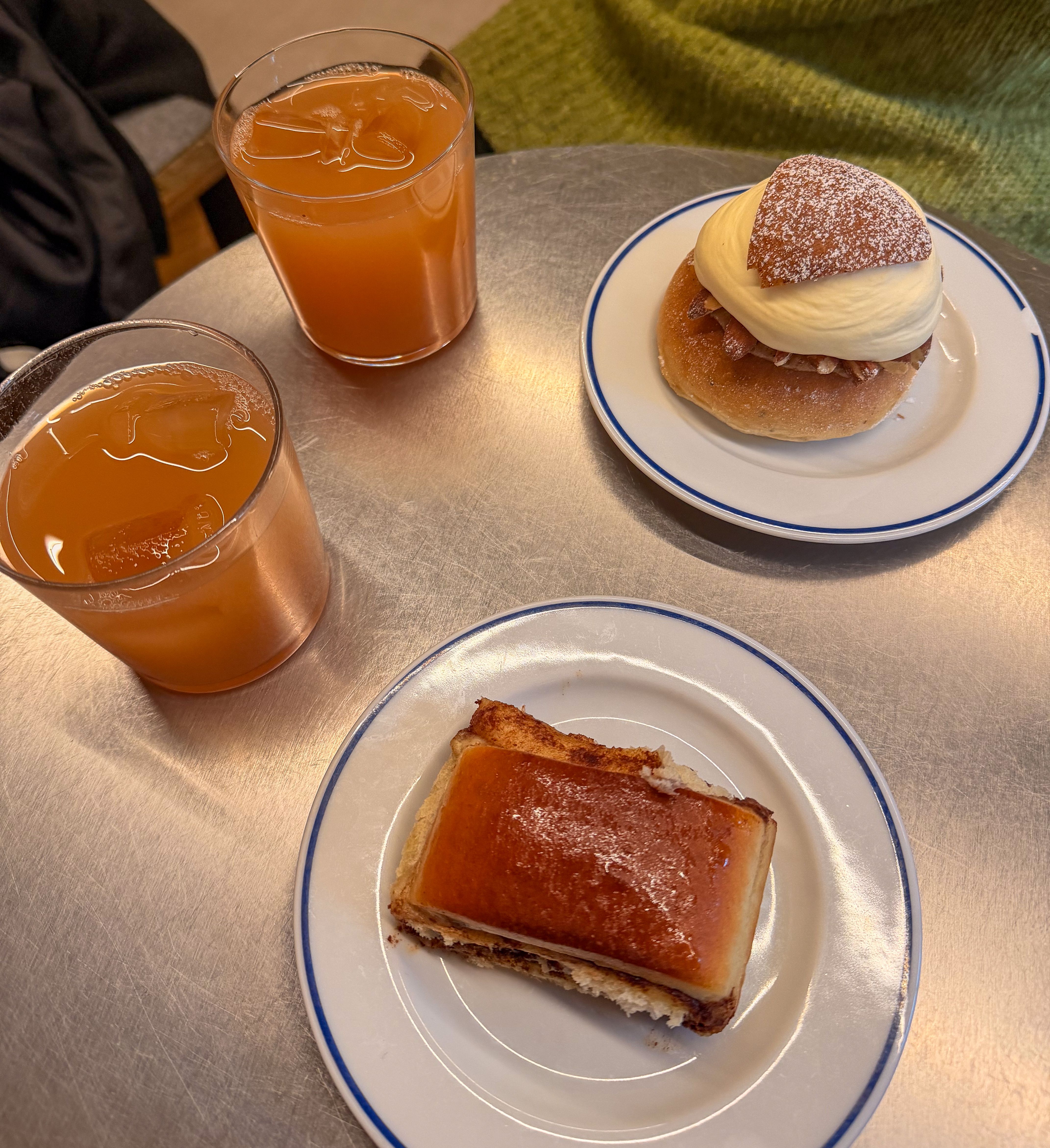 Ble en semla her også. Den kostet 63 svenske kroner.