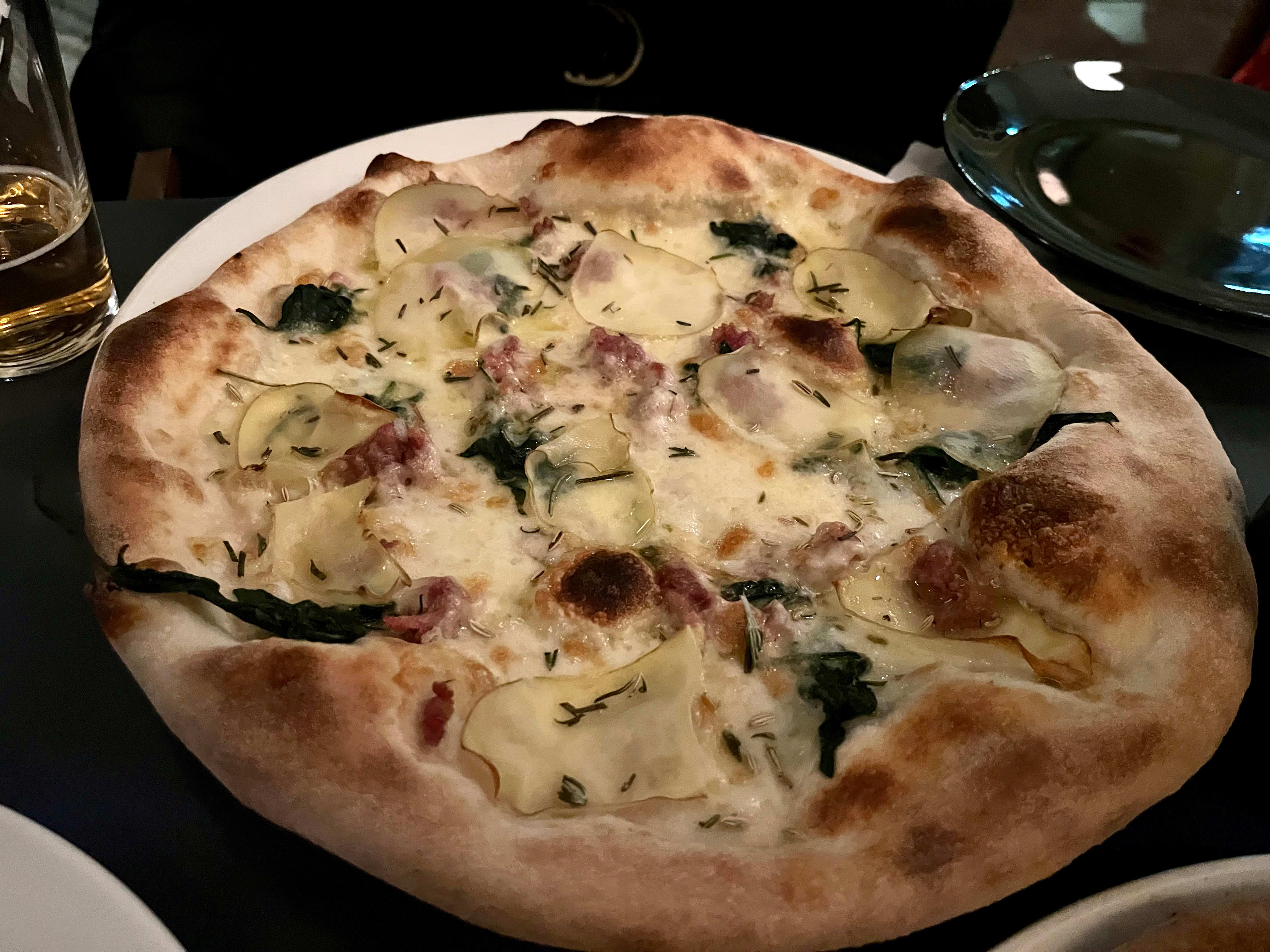 Pizzaen med potet og spinat er kveldens vinner. 