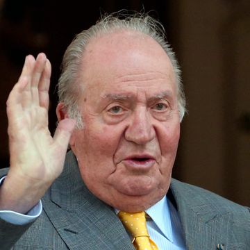 Spanias ekskonge Juan Carlos går i eksil