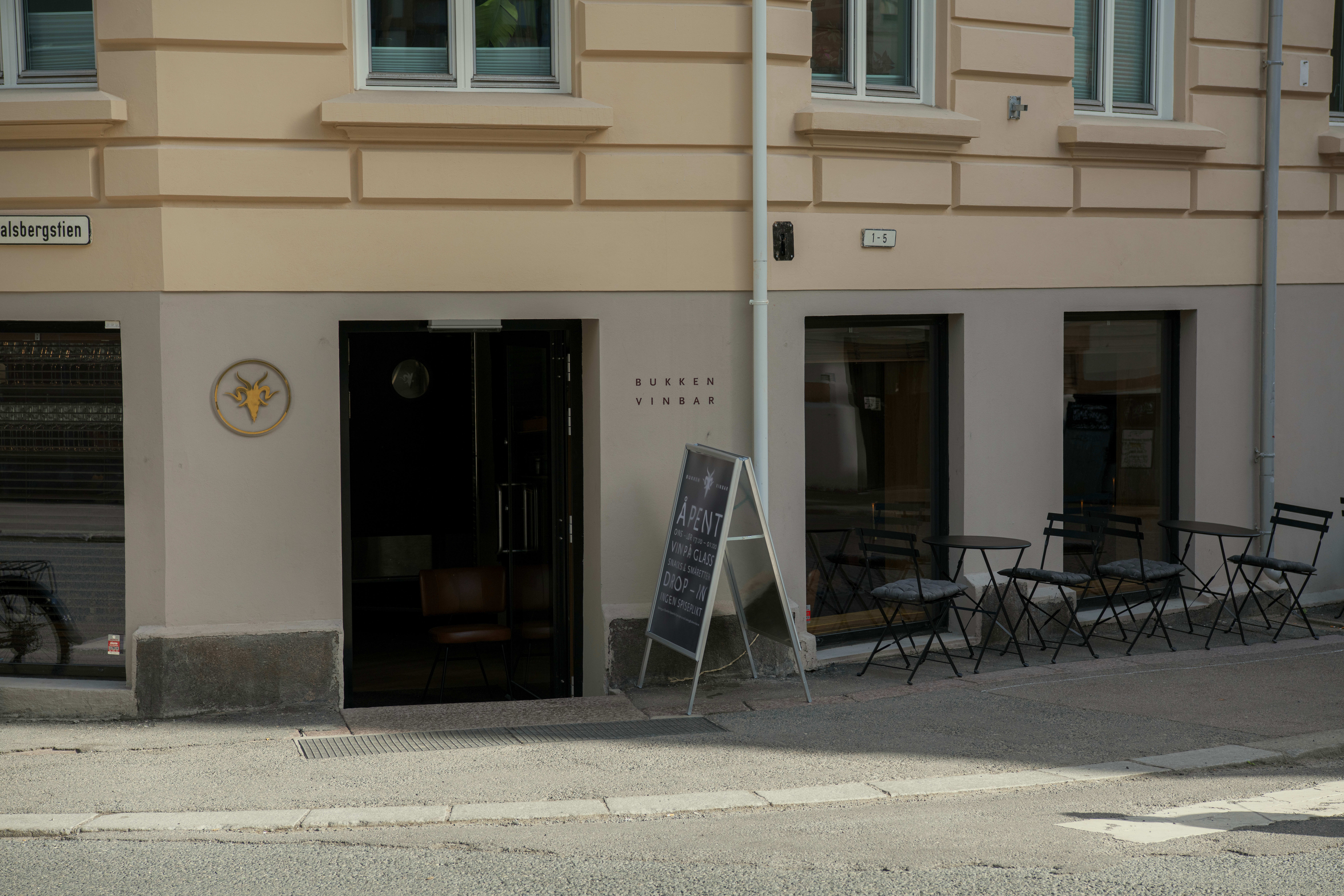 Vinbarer i Oslo med uteservering