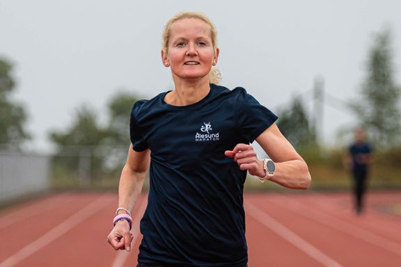 Hun fjernet brystene, eggstokker og livmor da hun fikk kreft. Nå løper hun maraton.