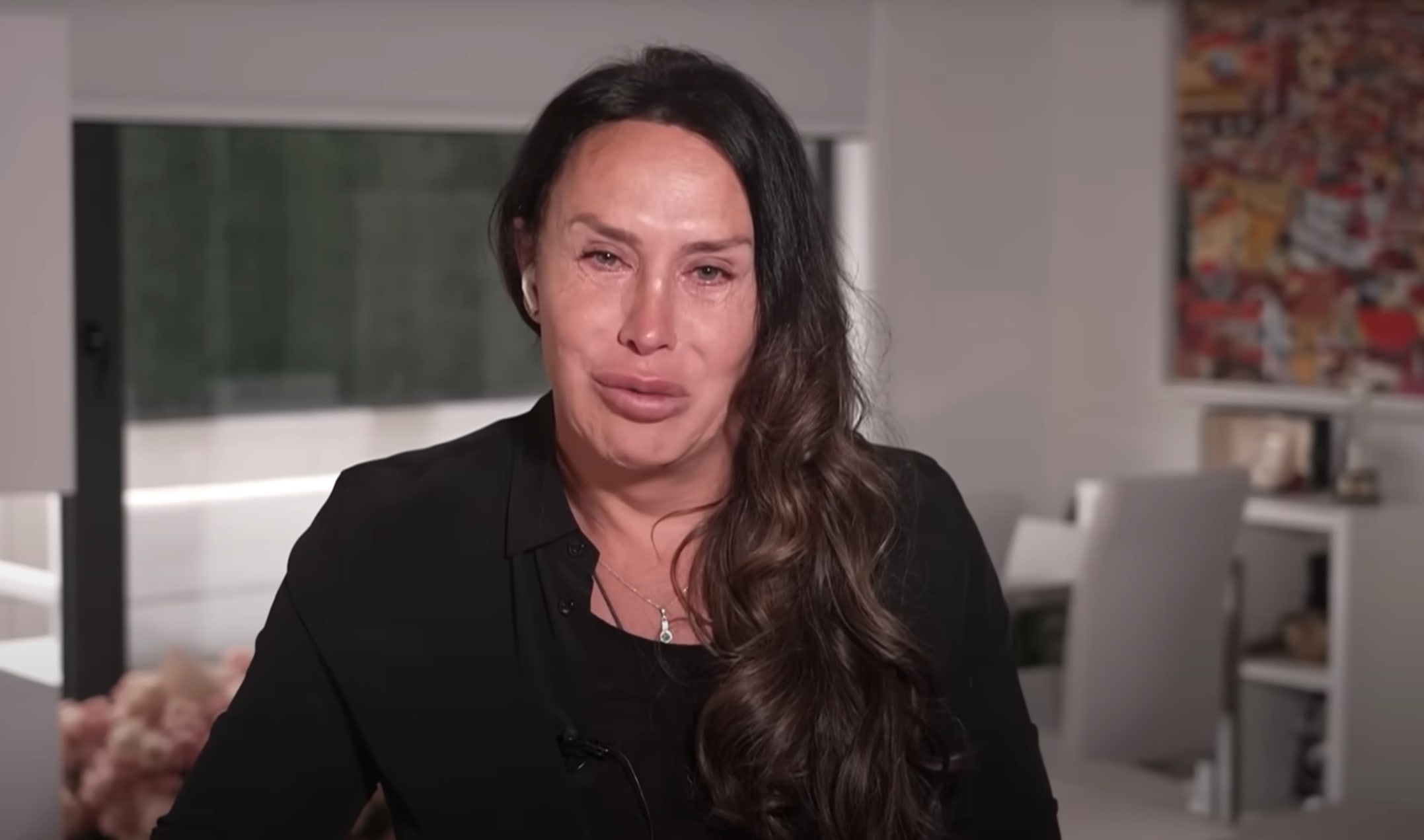 Hun er første Oscar-nominerte transkvinne. Nå tar Netflix avstand fra henne.