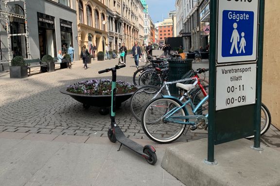  Nå strammer politikerne inn på bruken av elsparkesykler, men ikke i Norge
