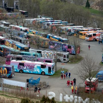 Debatten om russebussene gjør 18-åringene til de store synderne. Er det riktig?
