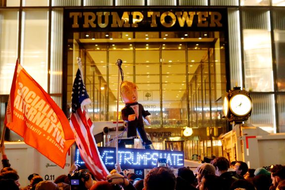 Store demonstrasjoner mot Trump i flere amerikanske byer