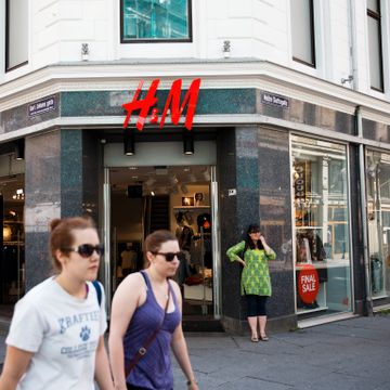 Kraftig salgsnedgang for klesgiganten H&M