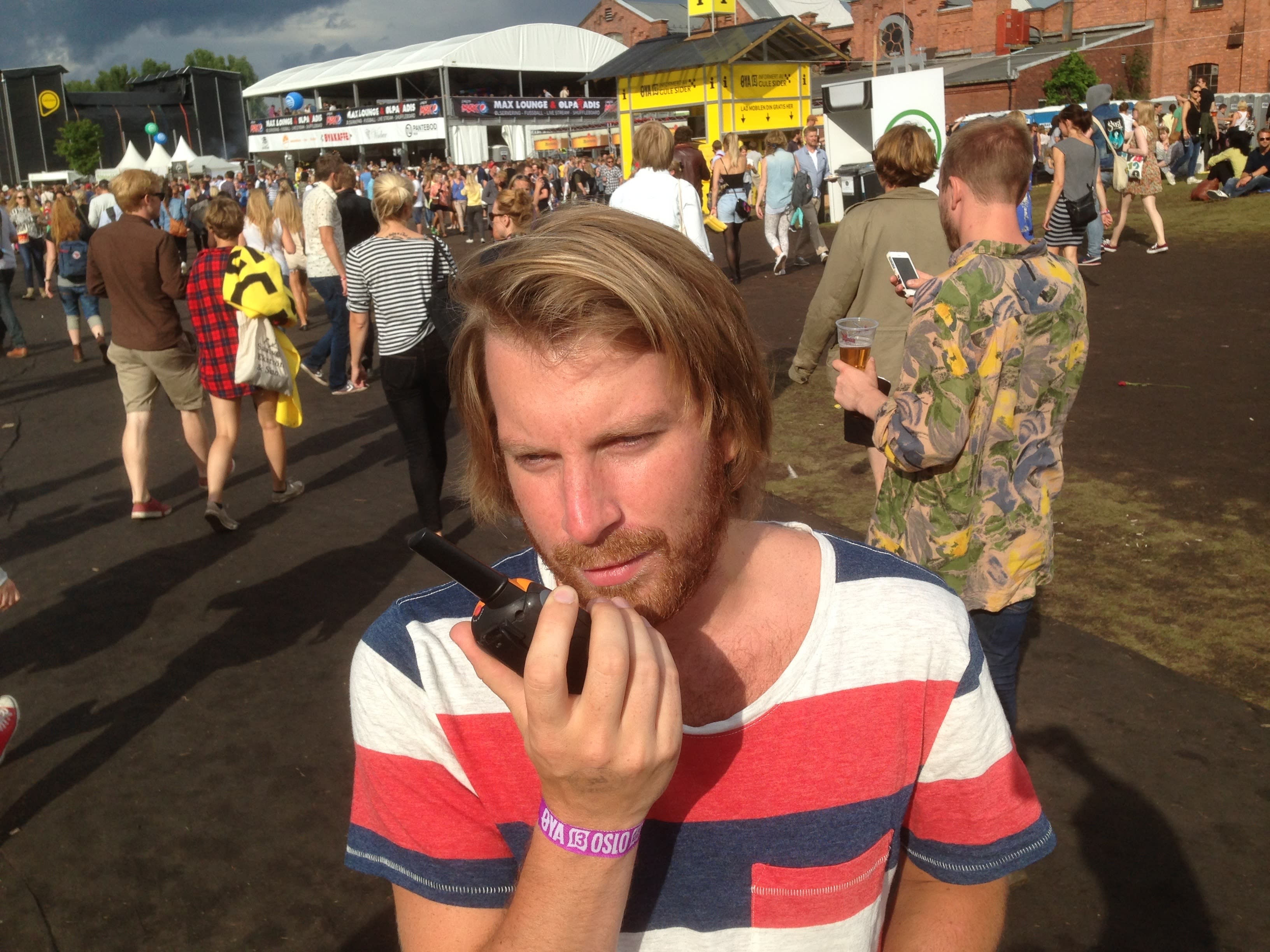 Undertegnede testet samband på Øyafestivalen allerede i 2013. Erfaringene med bruk av dette på festival er noe ujevne.