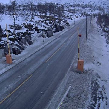 Glatte veier og flere ulykker flere steder i Sør-Norge