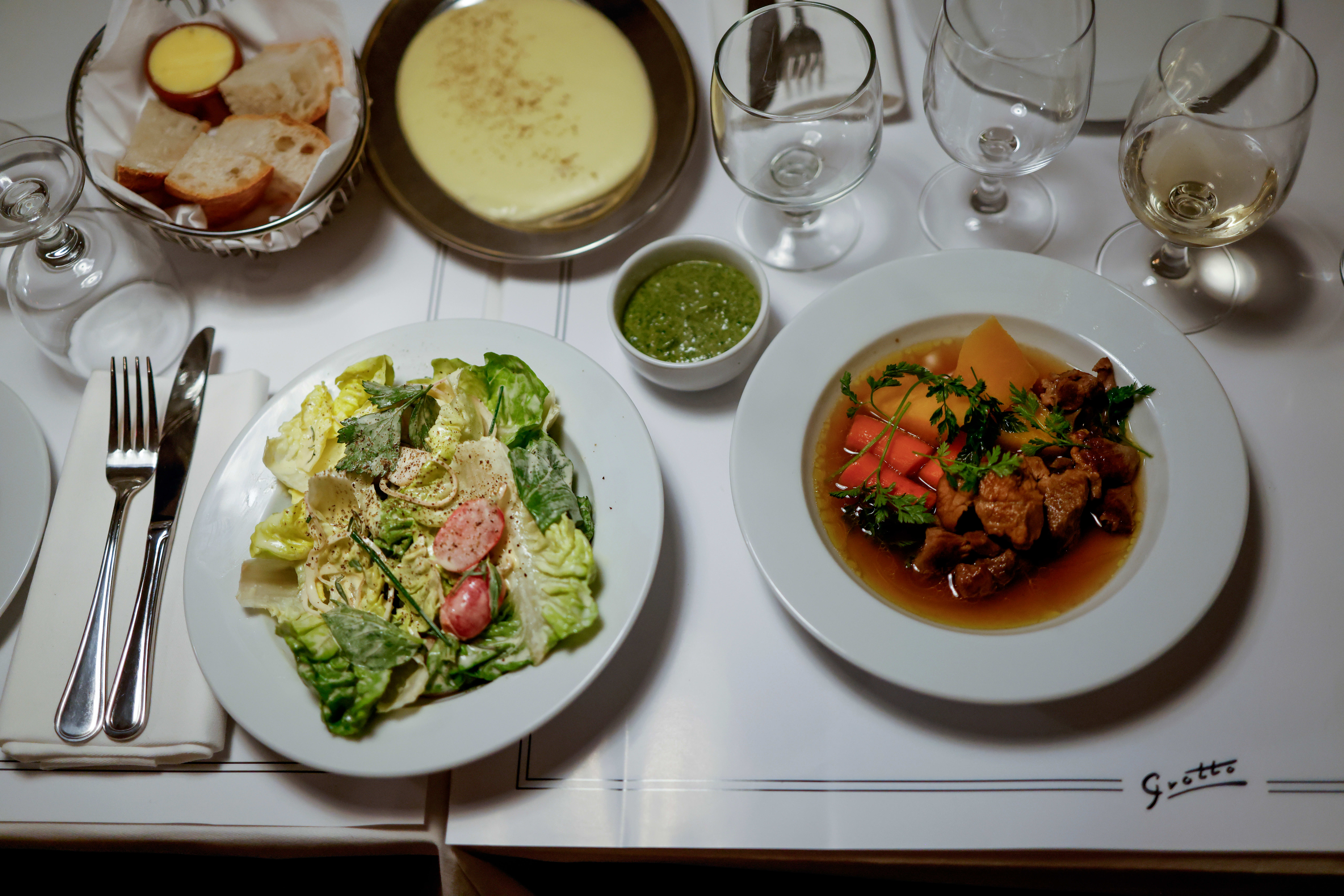 Herlig grønn salat og lammegryte. 