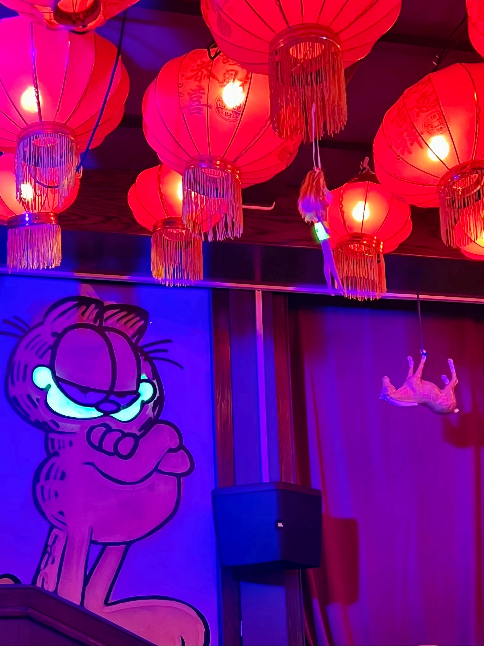 Røffe og uformelle omgivelser. 