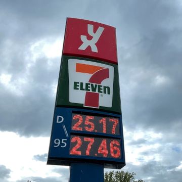 Drivstoffkalkulator: Sjekk hvor mye økte priser koster deg i året.