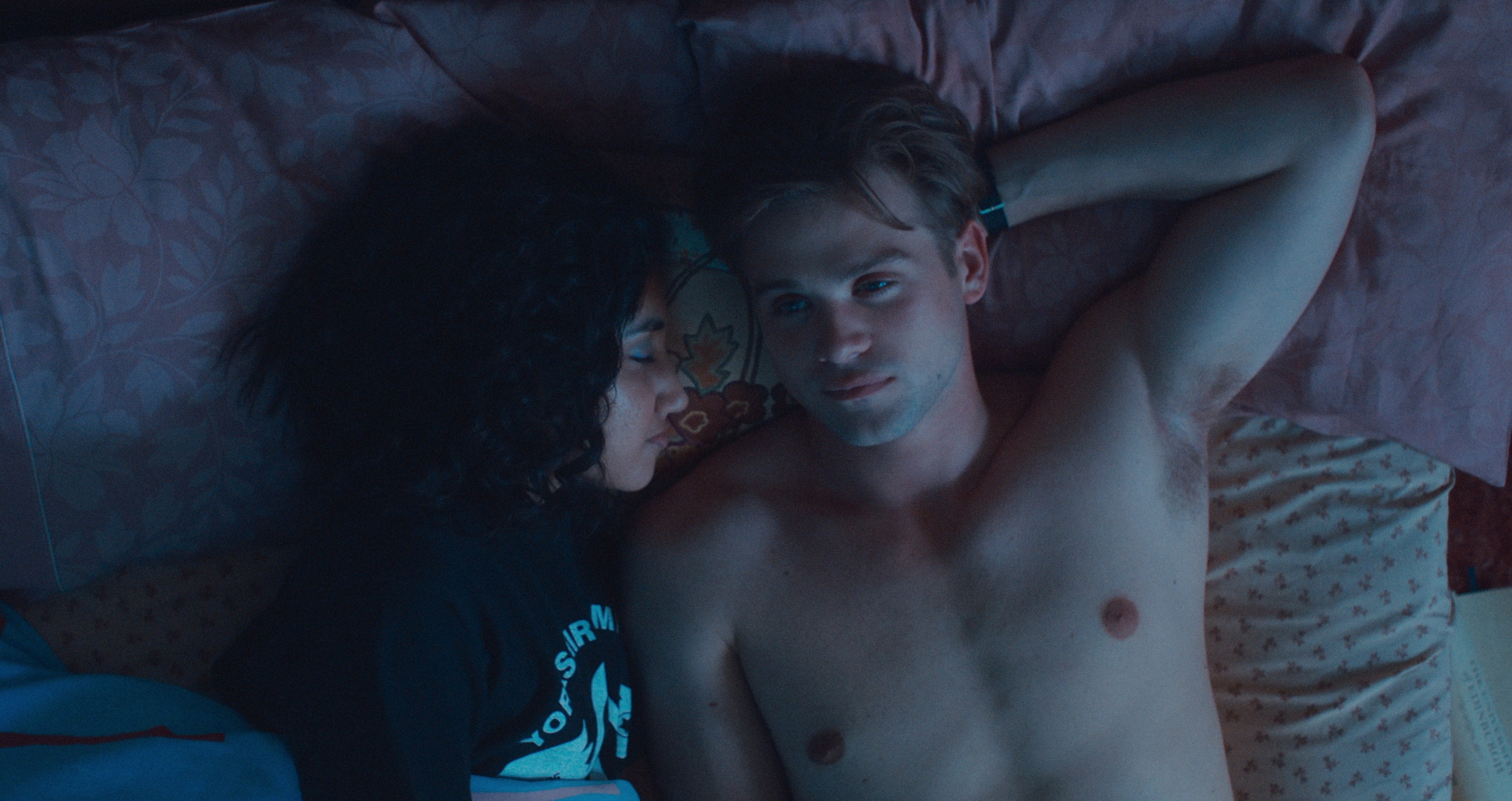 Blir det Emma (Ambika Mod) og Dexter (Leo Woodall) til slutt?