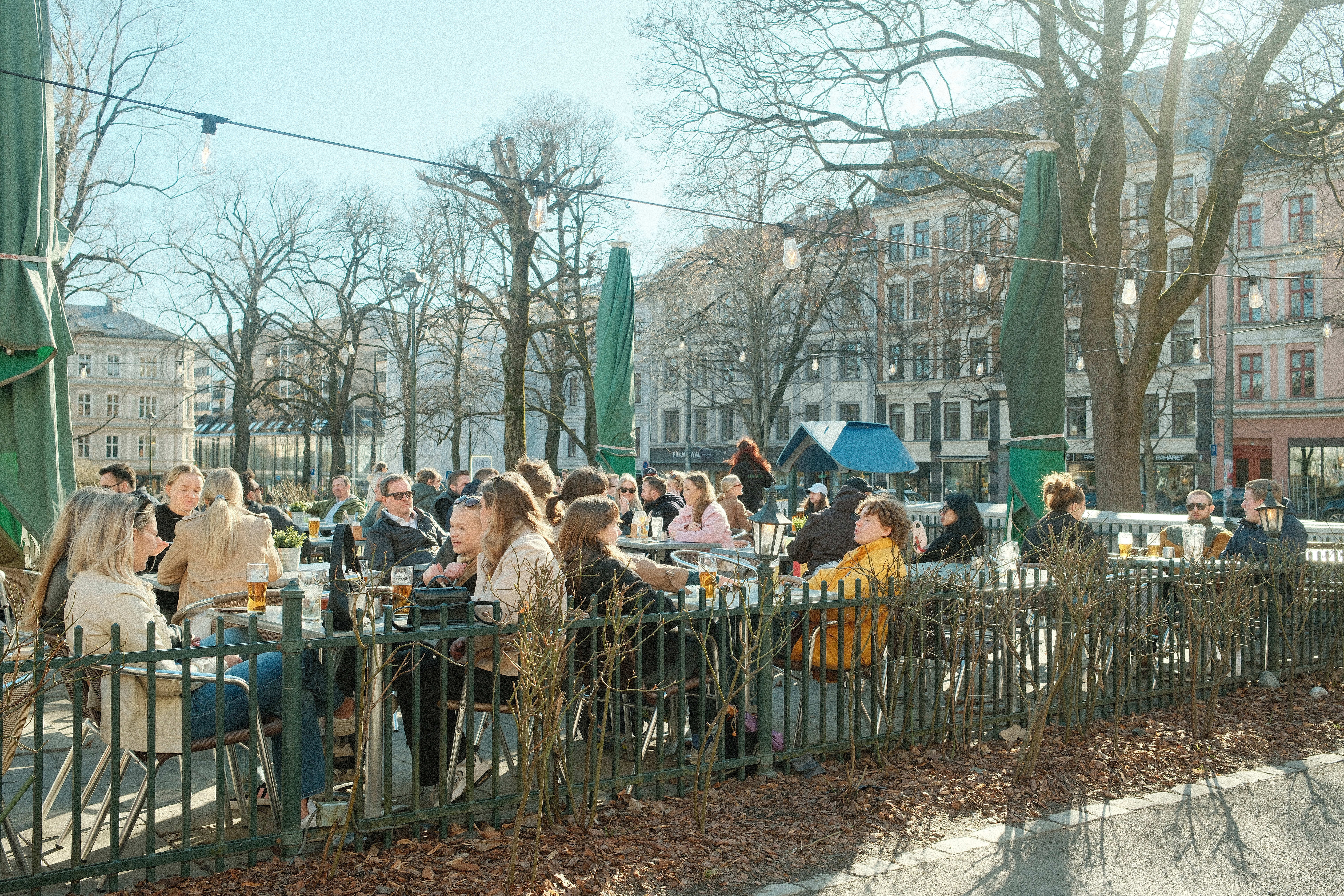 Dette er altså Grunerhaven Uteservering. Det er ikke en park, men en, ja, uteservering. Bildet ble tatt før sommeren kom.
