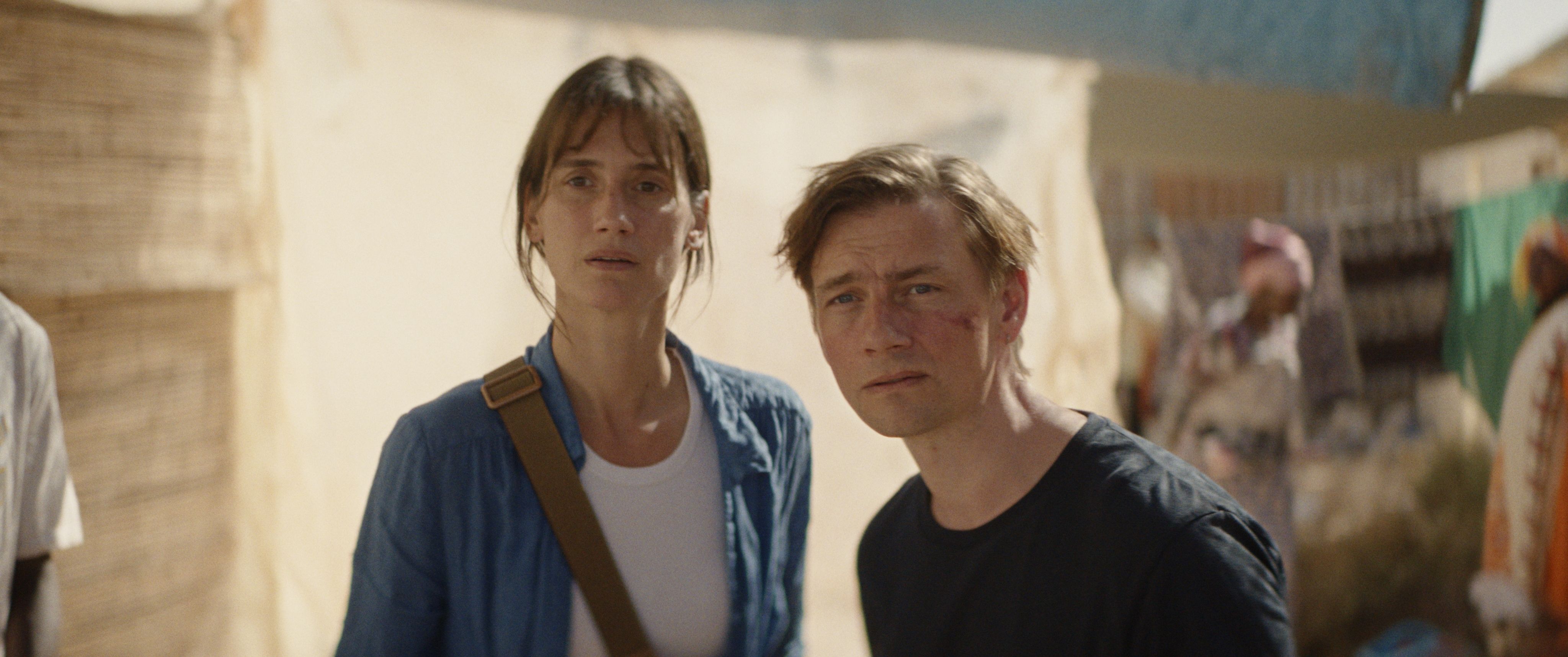 Den danske familien vakler mellom hvem de skal være i møtet med migrantkrisen. 