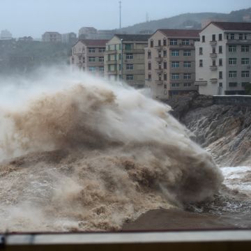 Dødstallet stiger etter at tyfonen Lekima rammet sør i Kina