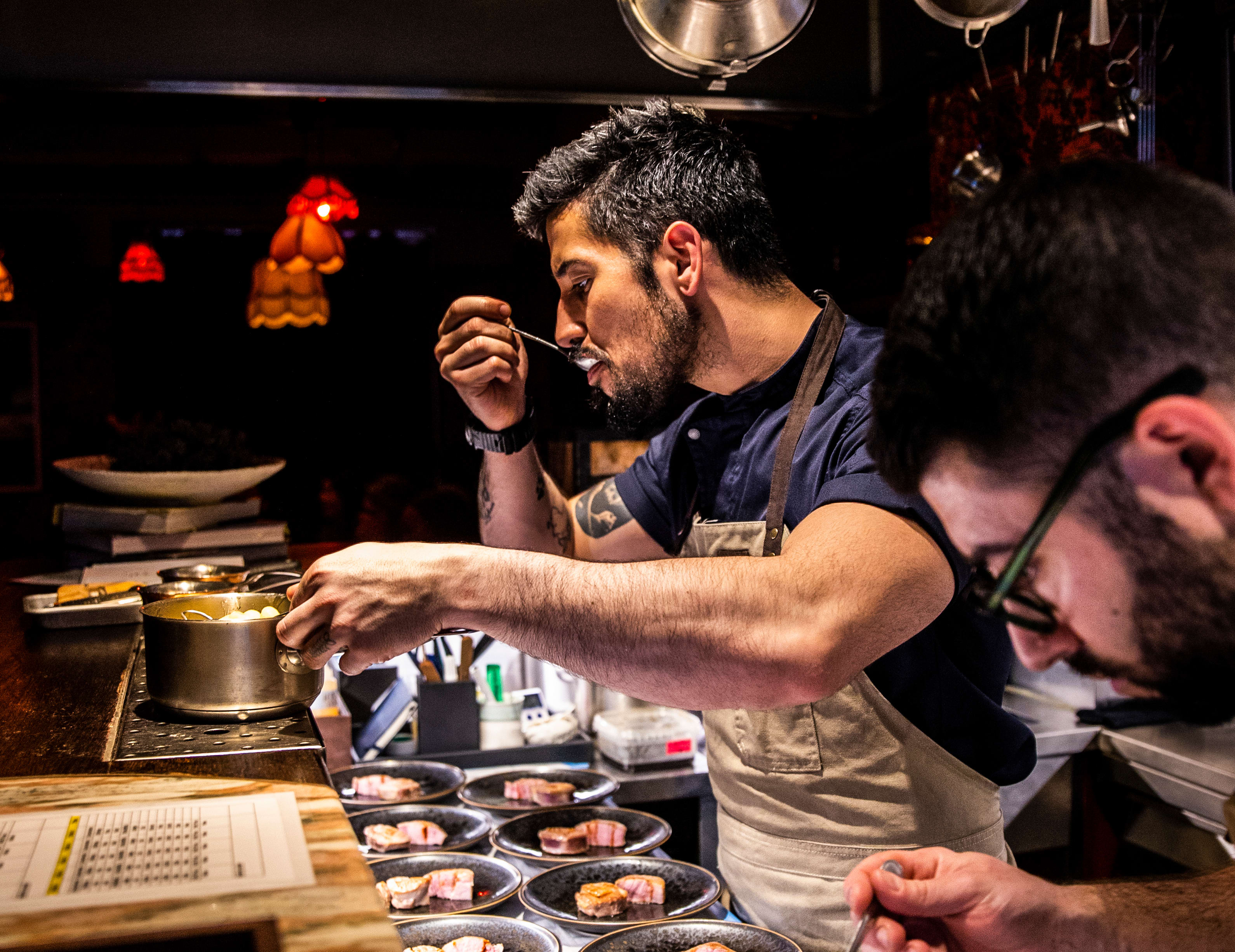 Kokker og eksperter: Disse mattrendene vil prege 2025