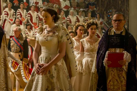 Netflix' nye serie om den britiske dronningen koster over en milliard